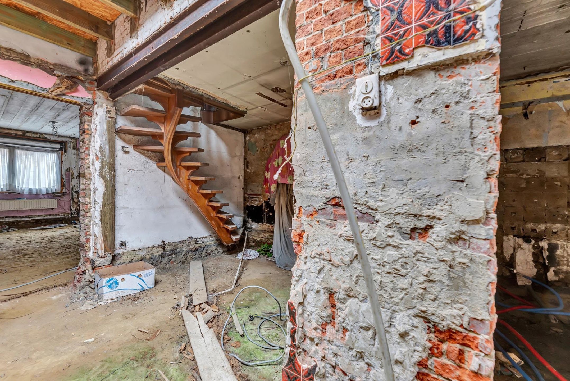 Volledig te renoveren halfopen bebouwing te Aalst foto 6