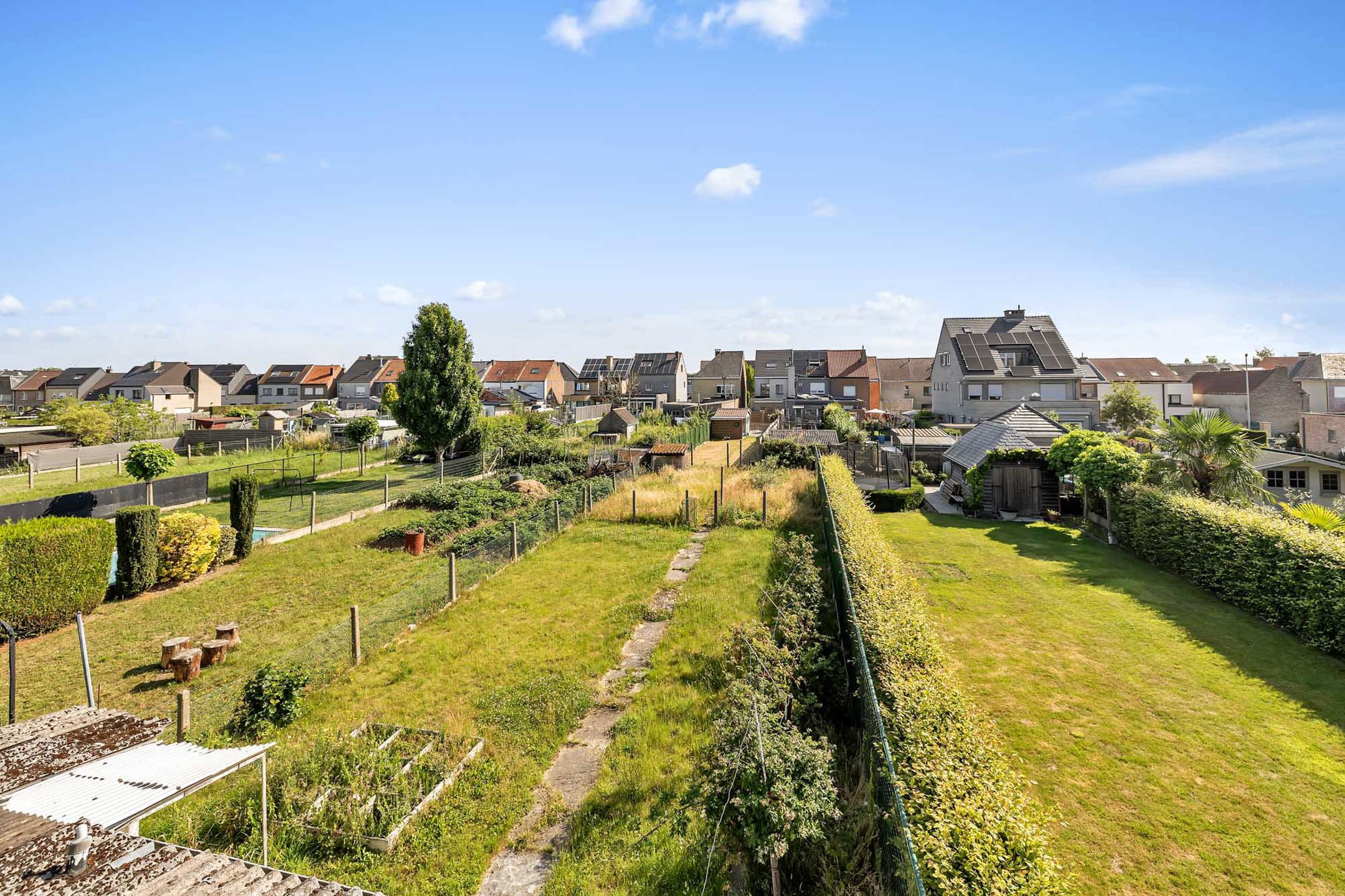 Ruime te renoveren woning op toplocatie foto 24