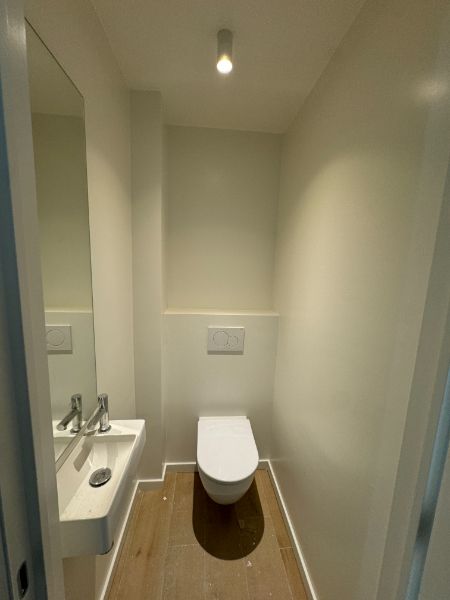 GLOEDNIEUW app 2e VD met 2 slaapkamers en terras! foto 13