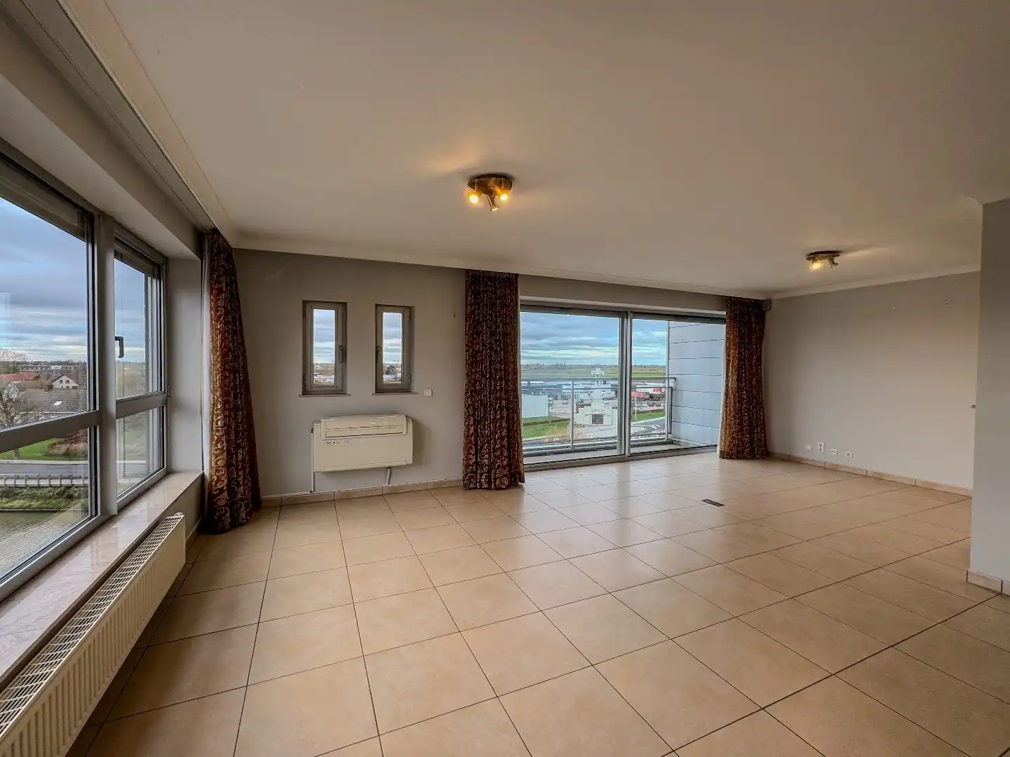 Ruim appartement met 2 slaapkamers en terras met prachtige vergezichten! foto 2