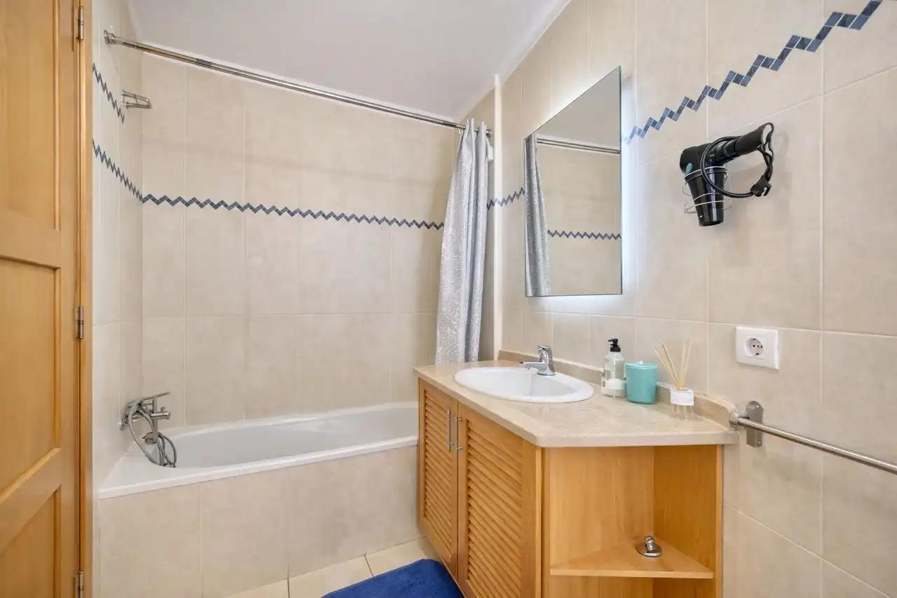 Charmante hoekwoning met zeezicht en dakterras  foto 19