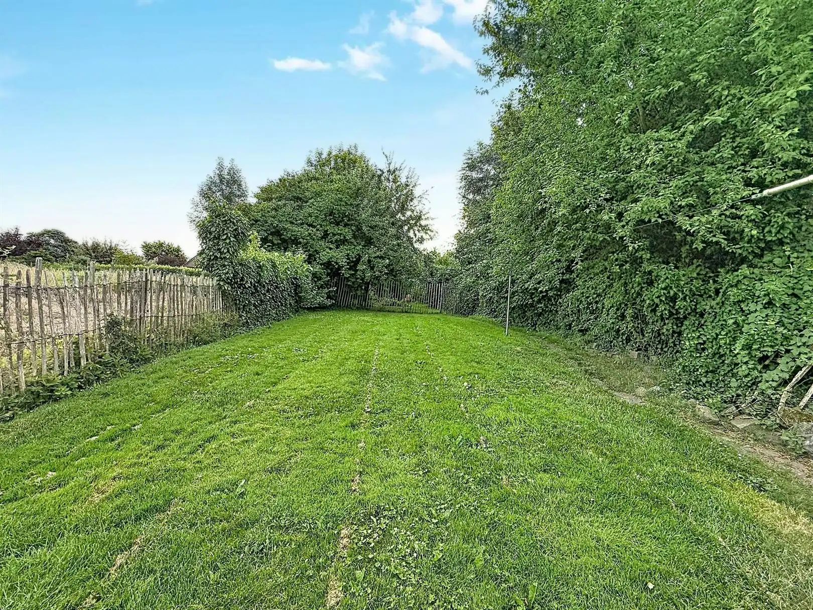 Ruime rijwoning met 5 slkps, inrichtbare zolder, tuin, 5a 47ca foto 6