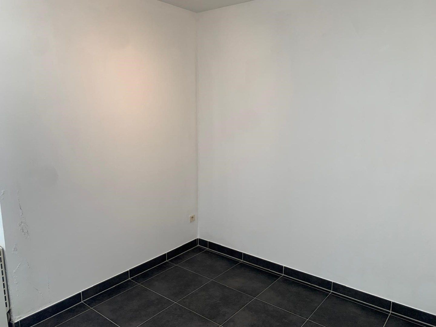 Gemeubelde studio met groot balkon in recente residentie! foto 7