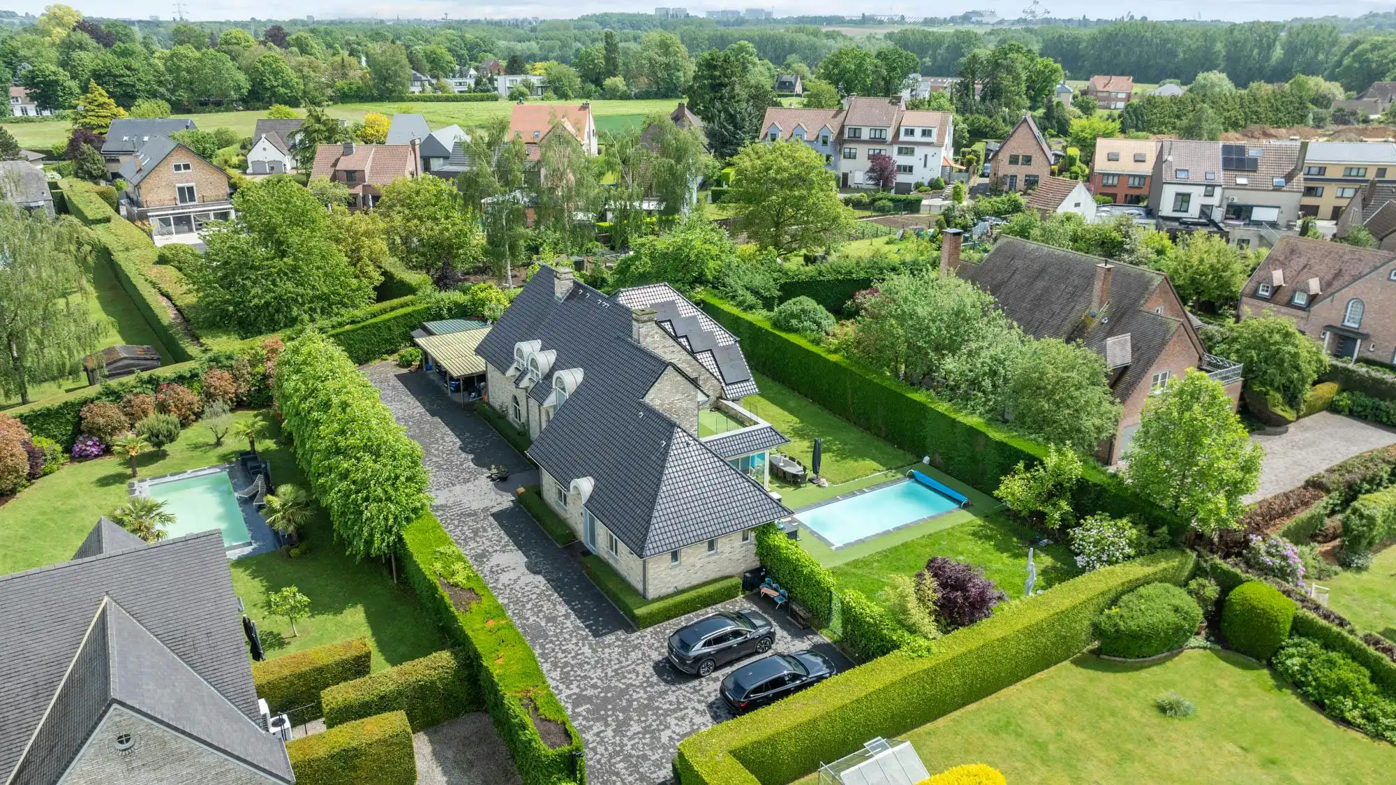 Exclusieve villa met  zwembad op een toplocatie in Wemmel foto {{pictureIndex}}