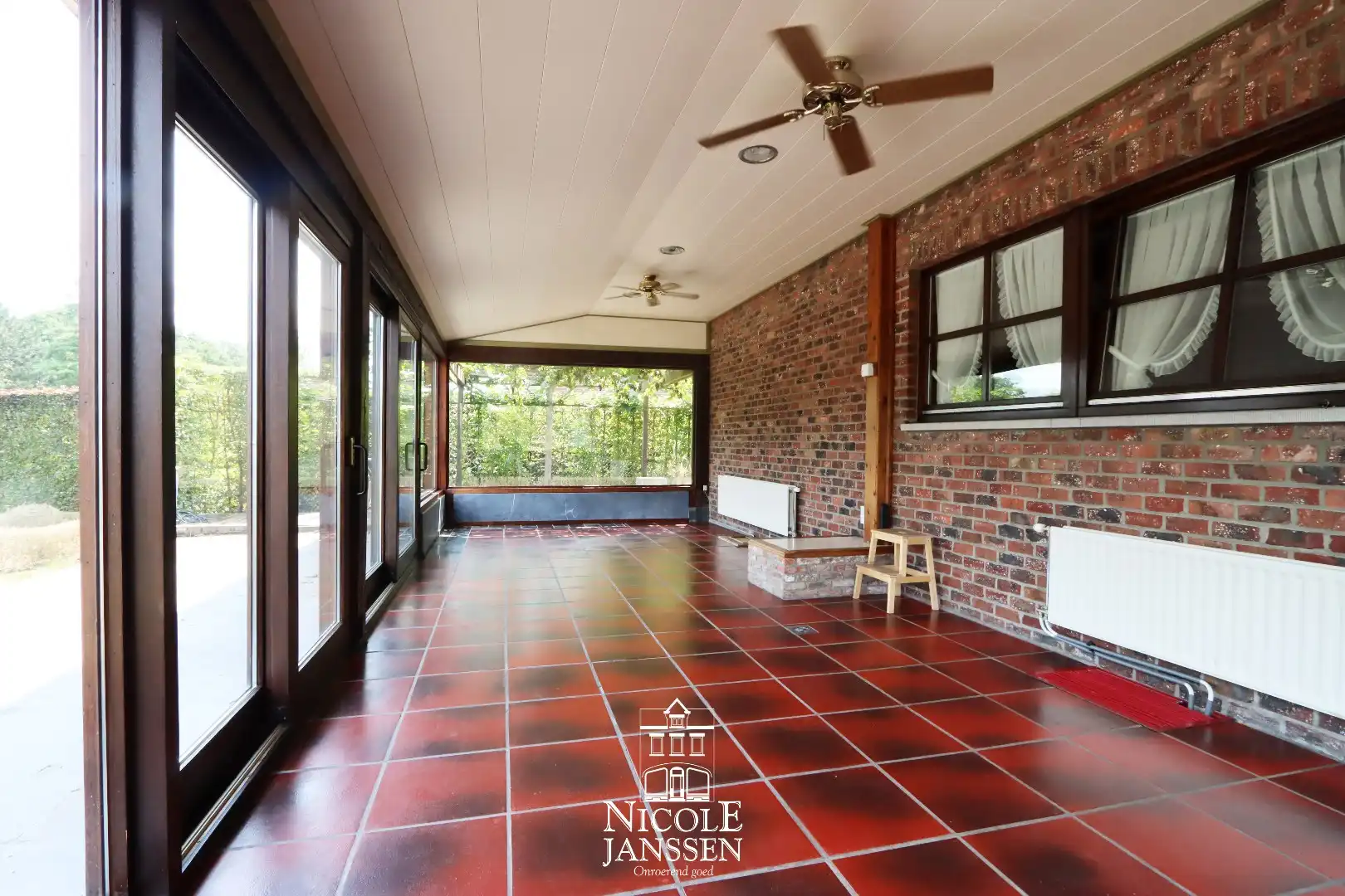 Ruime woning met grote kelder  foto 11