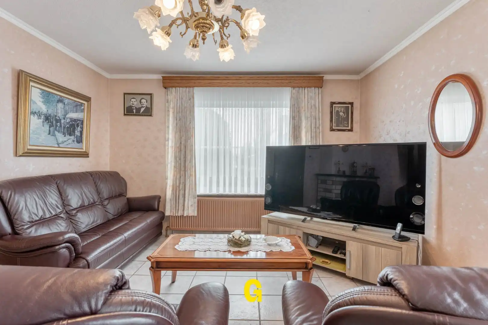 Te renoveren doch verzorgde halfopen woning met vier slaapkamers op 6a 43ca foto 5