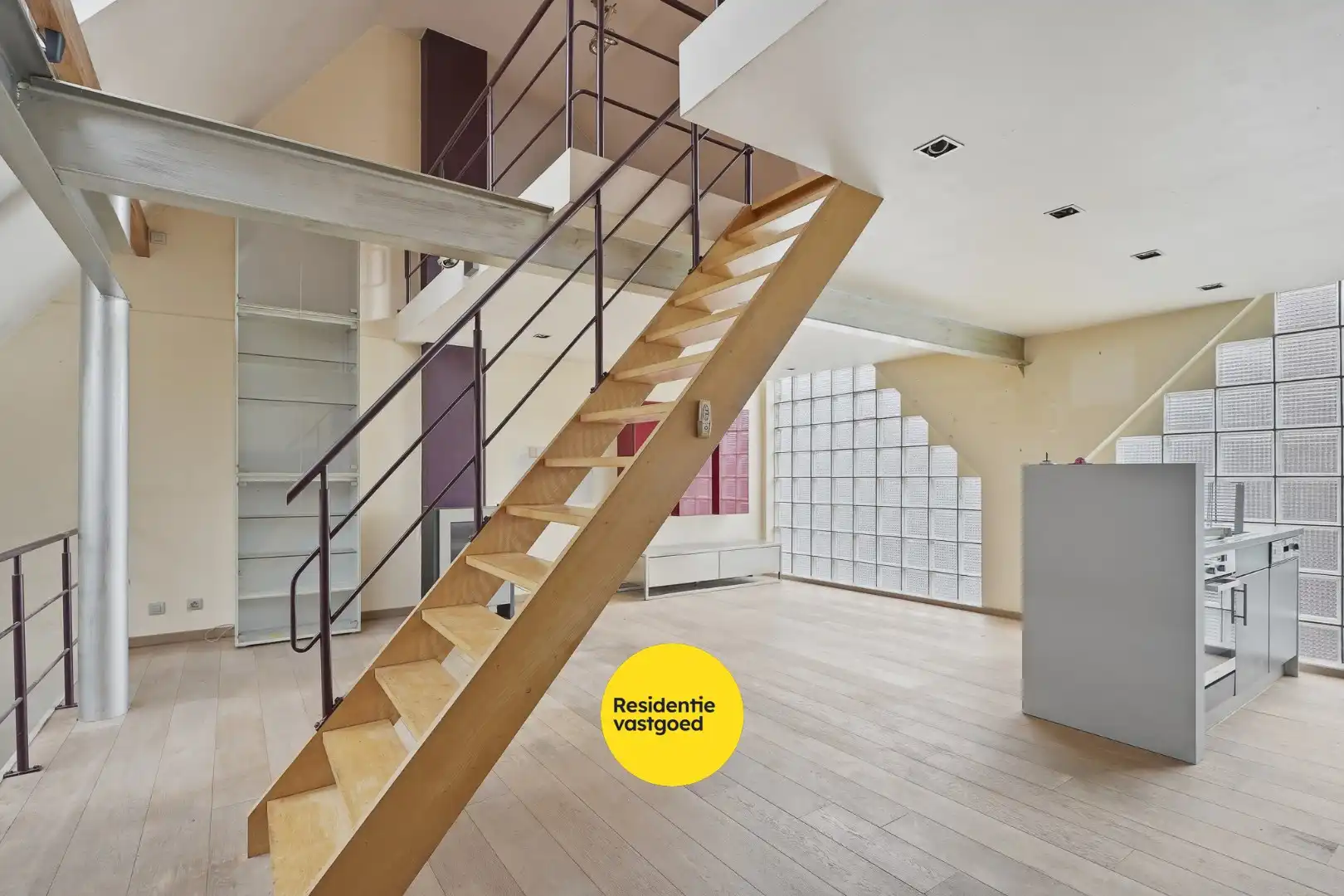 Lichtrijke woning met renovatiepotentieel te Assebroek foto 4