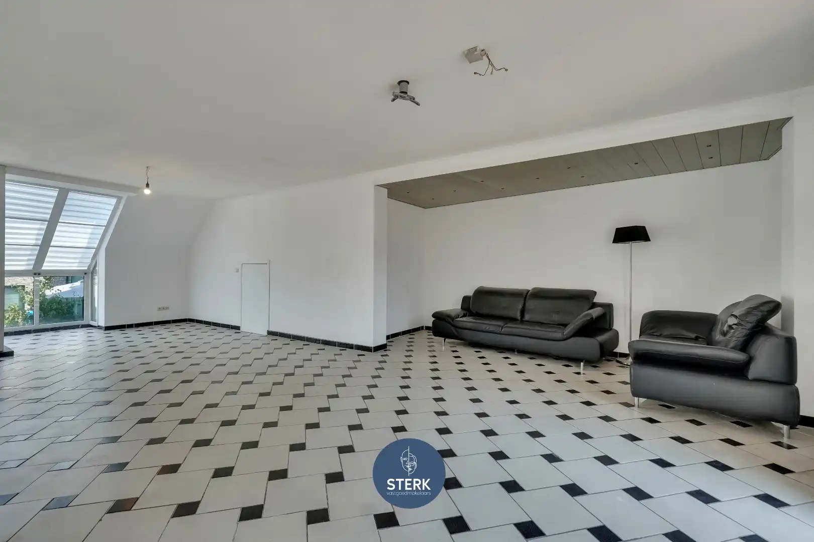 RUIM DUPLEX-APPARTEMENT MET 2 TERRASSEN IN HET CENTRUM VAN LANAKEN !  foto 9