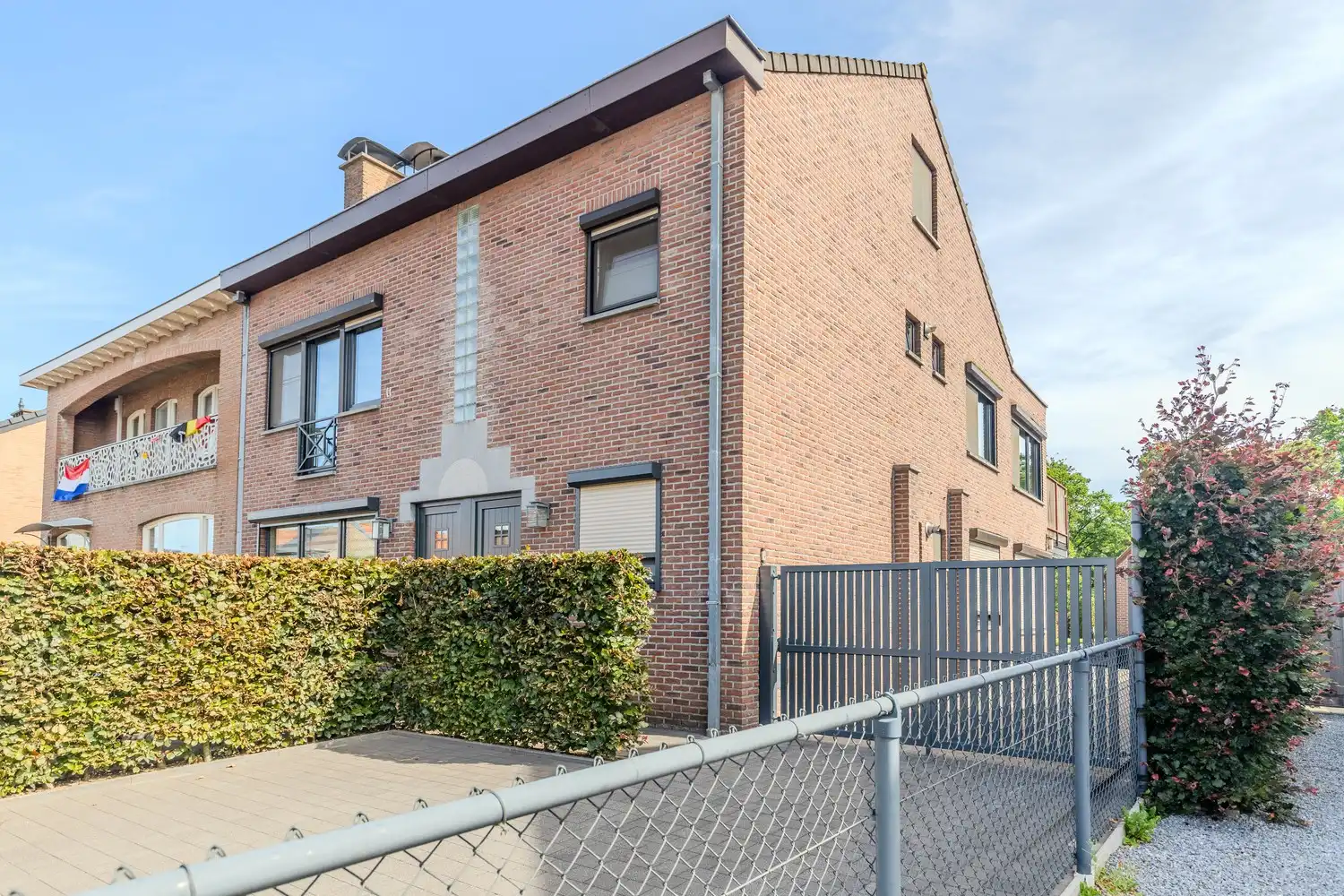 Instapklaar duplex-appartement op geliefde locatie aan de Waterstraat in Lanaken foto 2