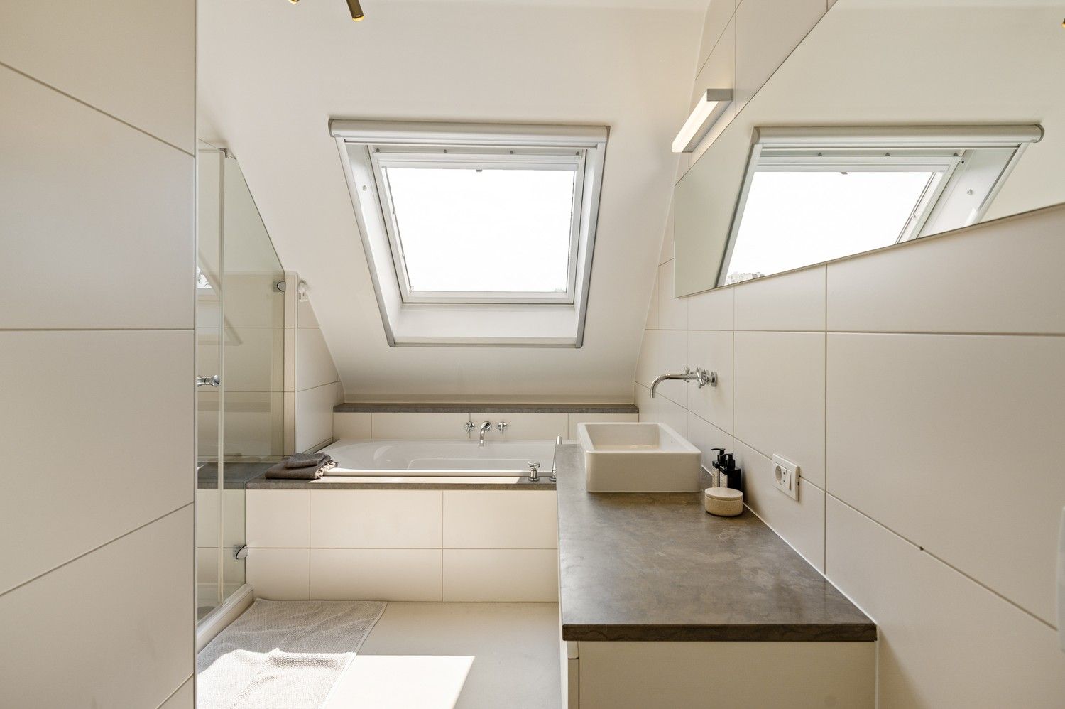 Lichtrijke duplex met royaal dakterras en polyvalente ruimte nabij het Stadspark foto 18
