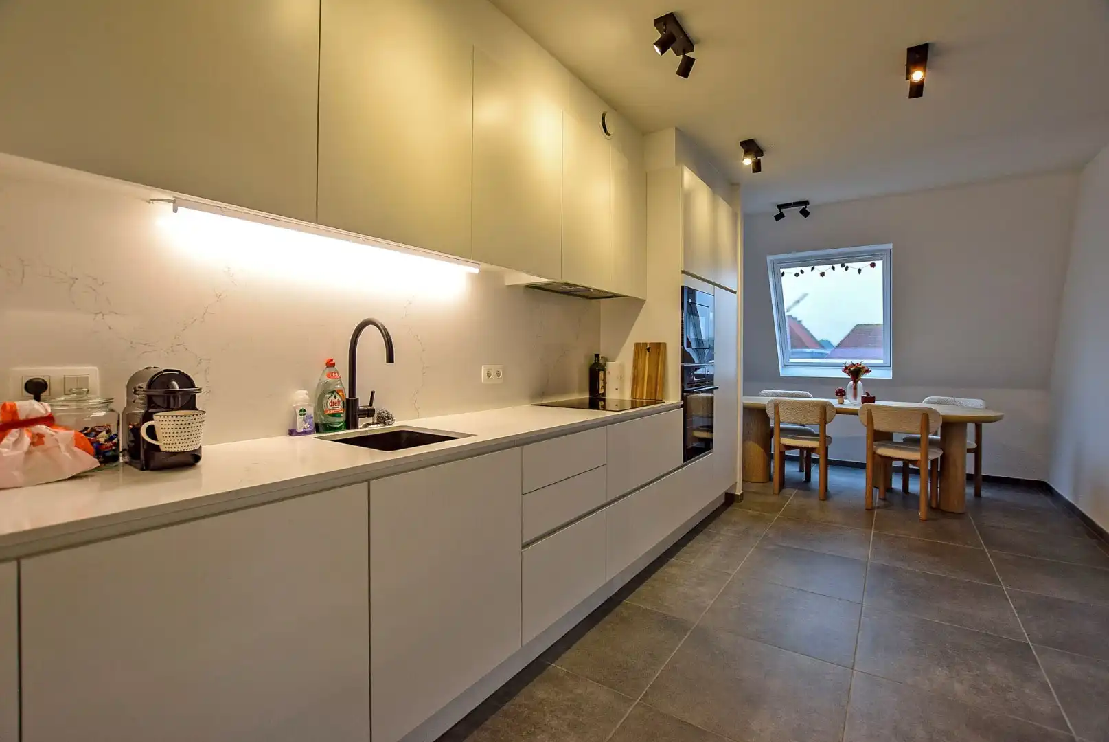 Recent dakappartement met 2 slaapkamers te Oostduinkerke.  foto 8