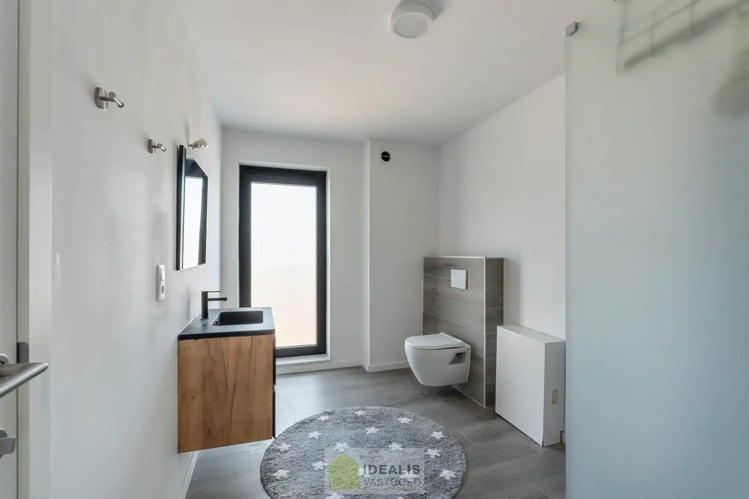 IDEALIS VASTGOED – AANGENAME INSTAPKLARE ÉÉNGEZINSWONING NABIJ HET CENTRUM VAN HEPPEN (LEOPOLDSBURG)! De woning omvat 141m² netto bewoonbare oppervlakte met een fijne leefruimte, 3 slaapkamers, eetkamer, dressing en badkamer!! Zeer geschikt voor kandidaten op zoek naar een instapklare woning met een vlotte bereikbaarheid van woonkernen als Heppen, Leopoldsburg, Beringen en Ham, tevens een vlotte verbinding naar autosnelweg E314! foto 16