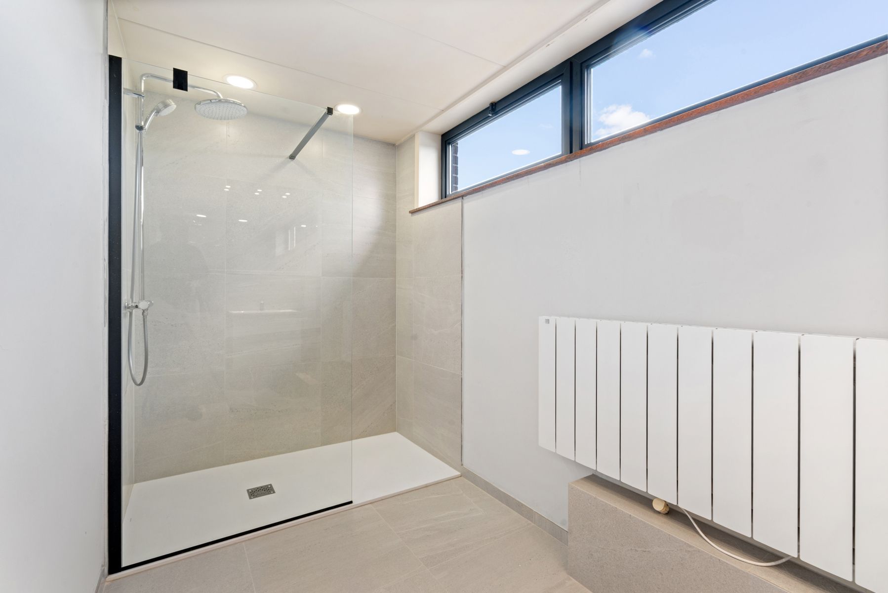 Instapklare halfopen bebouwing met drie slaapkamers! foto 9