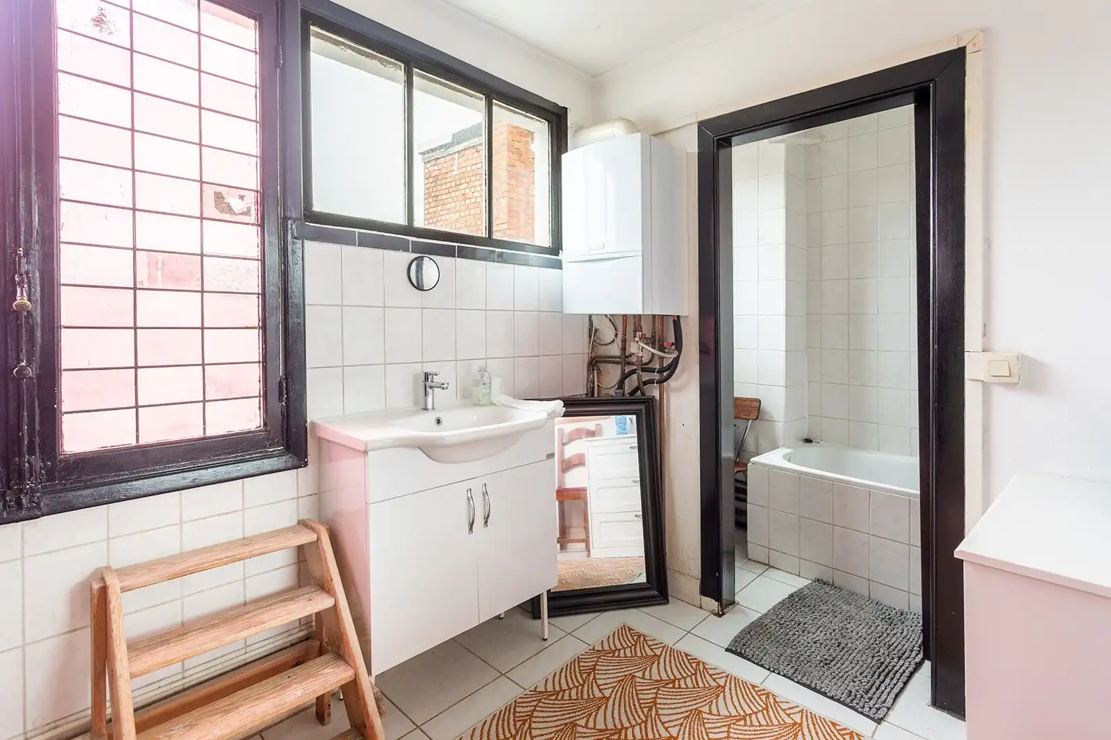 Op te frissen ruime woning met 7 slpk,3 badkamers,terras en garage foto 20