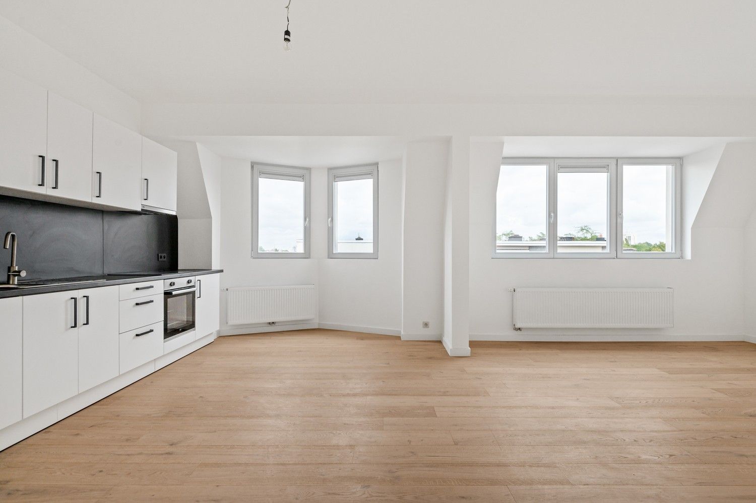 Prachtig gerenoveerd appartement met 2 slaapkamers in rustige straat te koop te Antwerpen foto 2