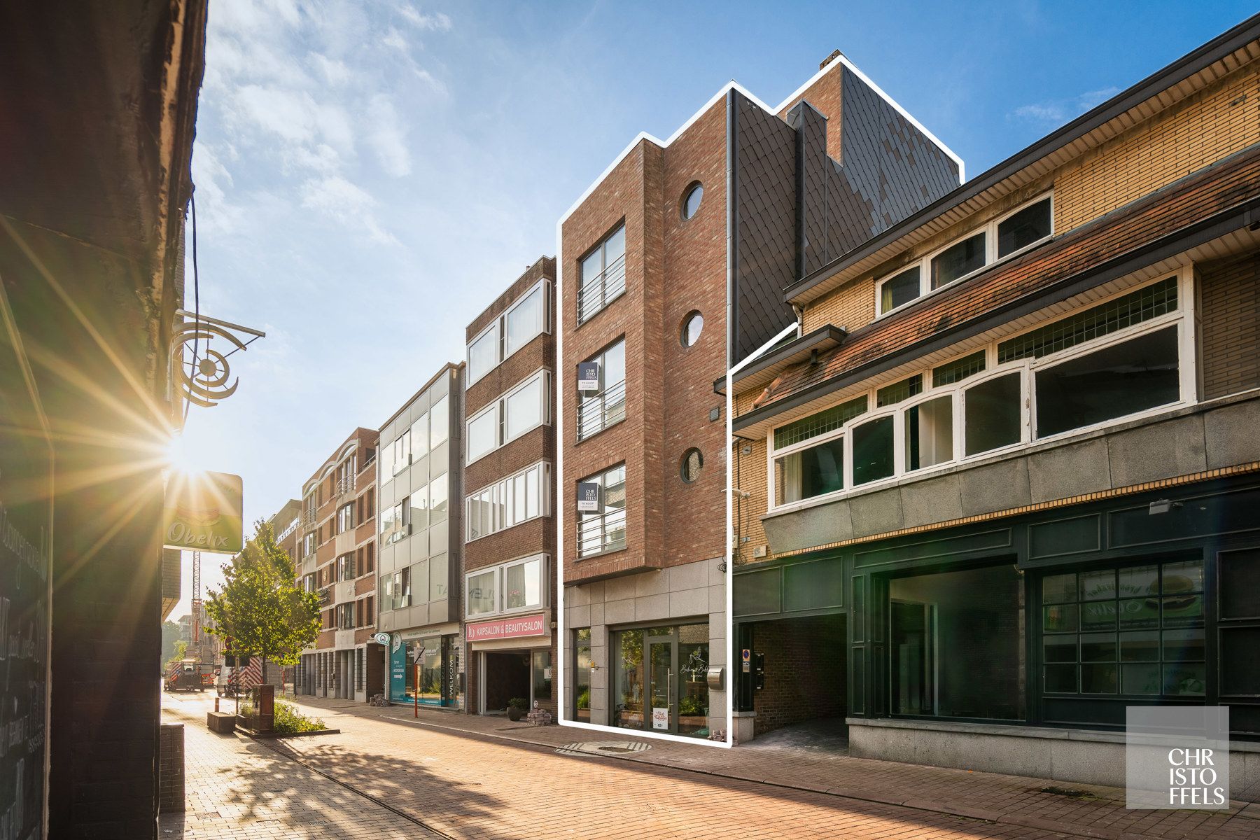 Investeringsobject in Genk centrum: 2 appartementen en verhuurd handelspand! foto 18