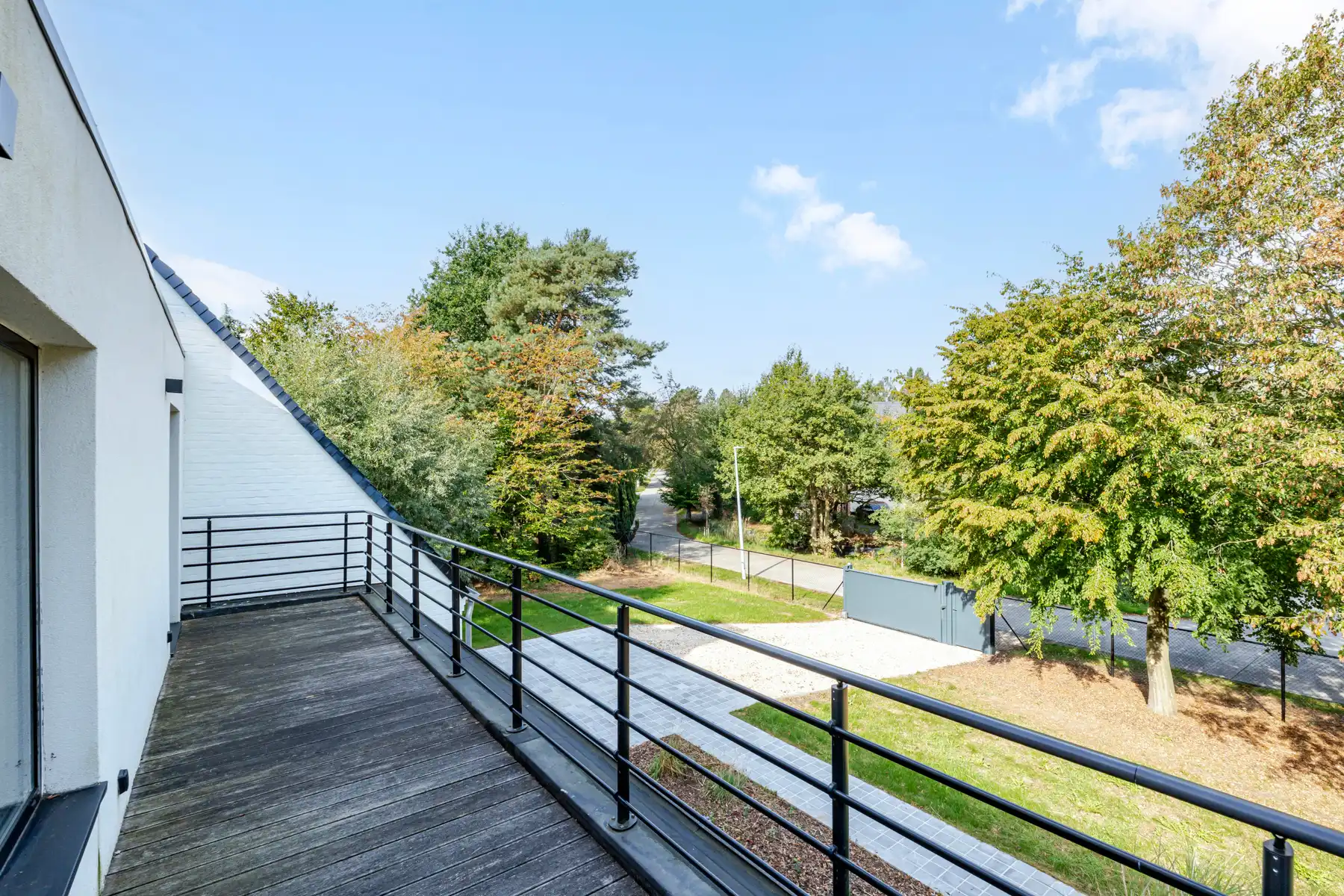 Gerenoveerde villa in een groene omgeving nabij alle invalswegen foto 25