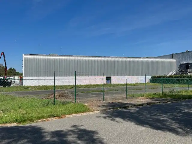 MULTIFUNCTIONEEL RUIM EN HOOG BEDRIJFSPAND foto 9