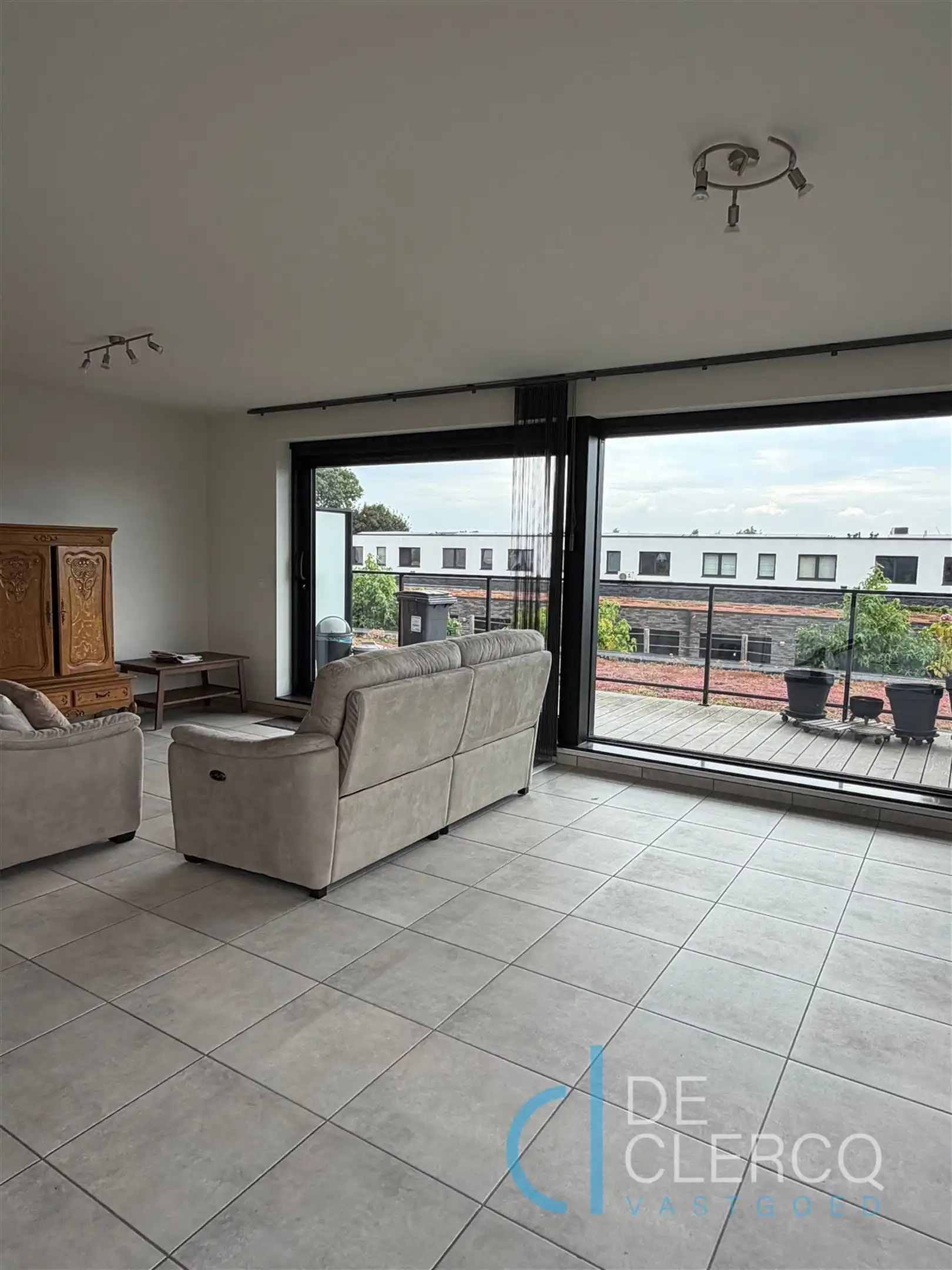 Tweeslaapkamer appartement te huur in centrum Lochristi!  foto 2