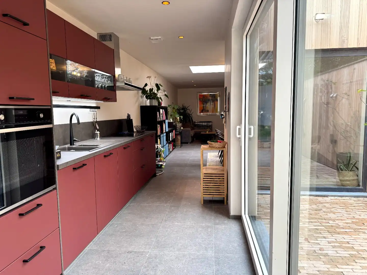 GERENOVEERDE WONING MET 4 SLPKS, 2 BADKAMERS, TUIN EN HUURGARAGE foto 12