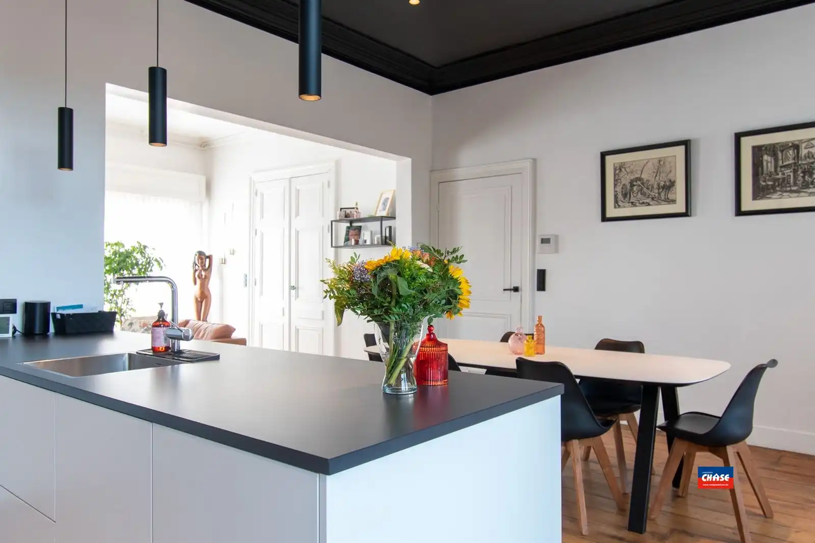 Authentieke woning met zes slaapkamers en tuin met toegang naar de steenbakkerij foto 3
