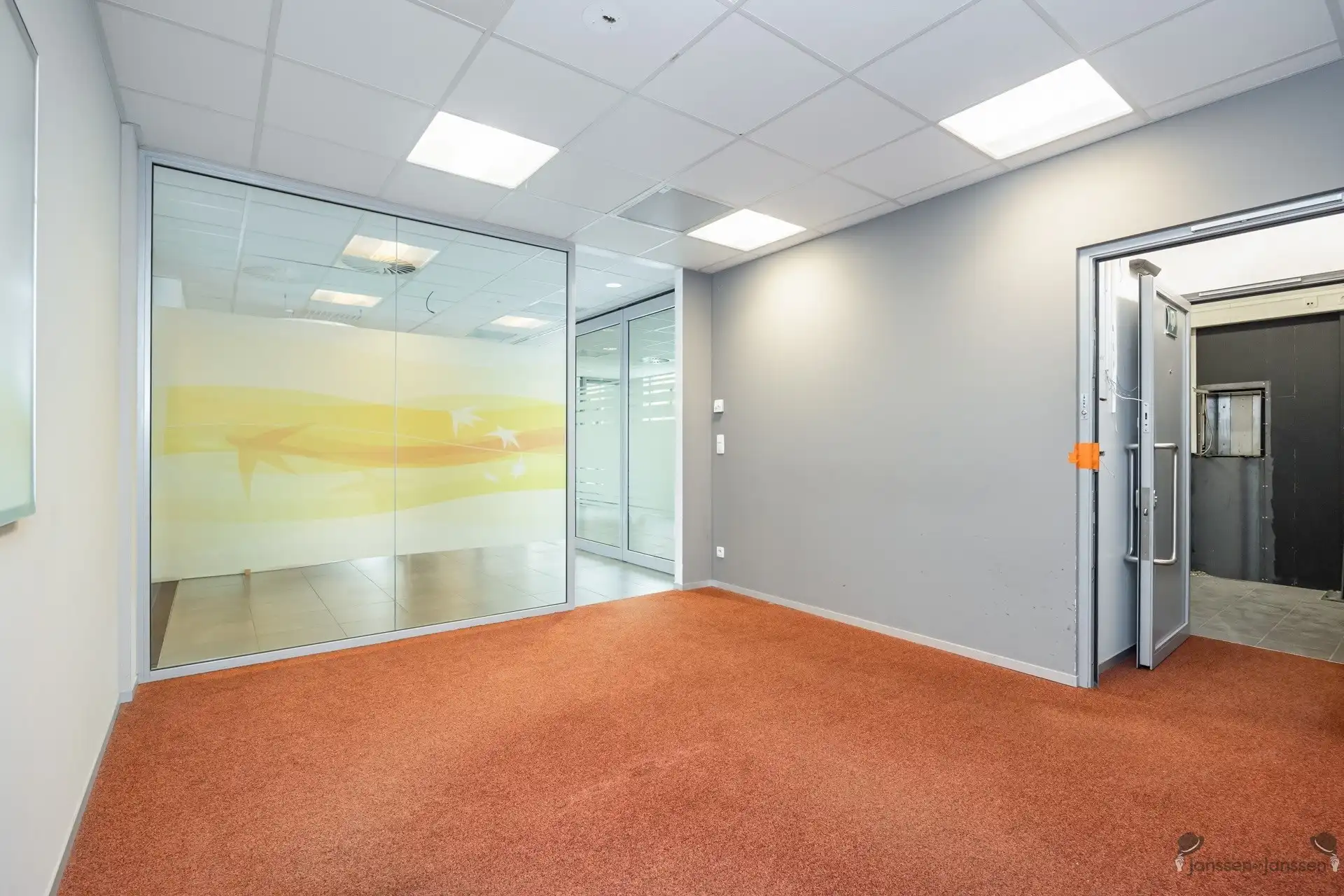 Commercieel gebouw met parkeergelegenheid! foto 12