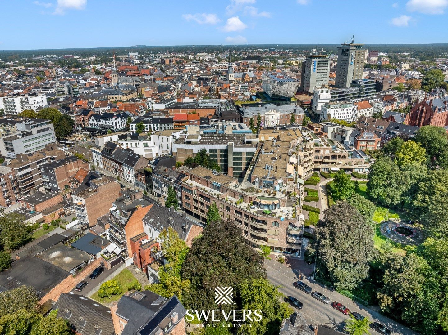 Zeer ruim luxueus penthouse in hartje Hasselt met 2 ruime terrassen foto 37