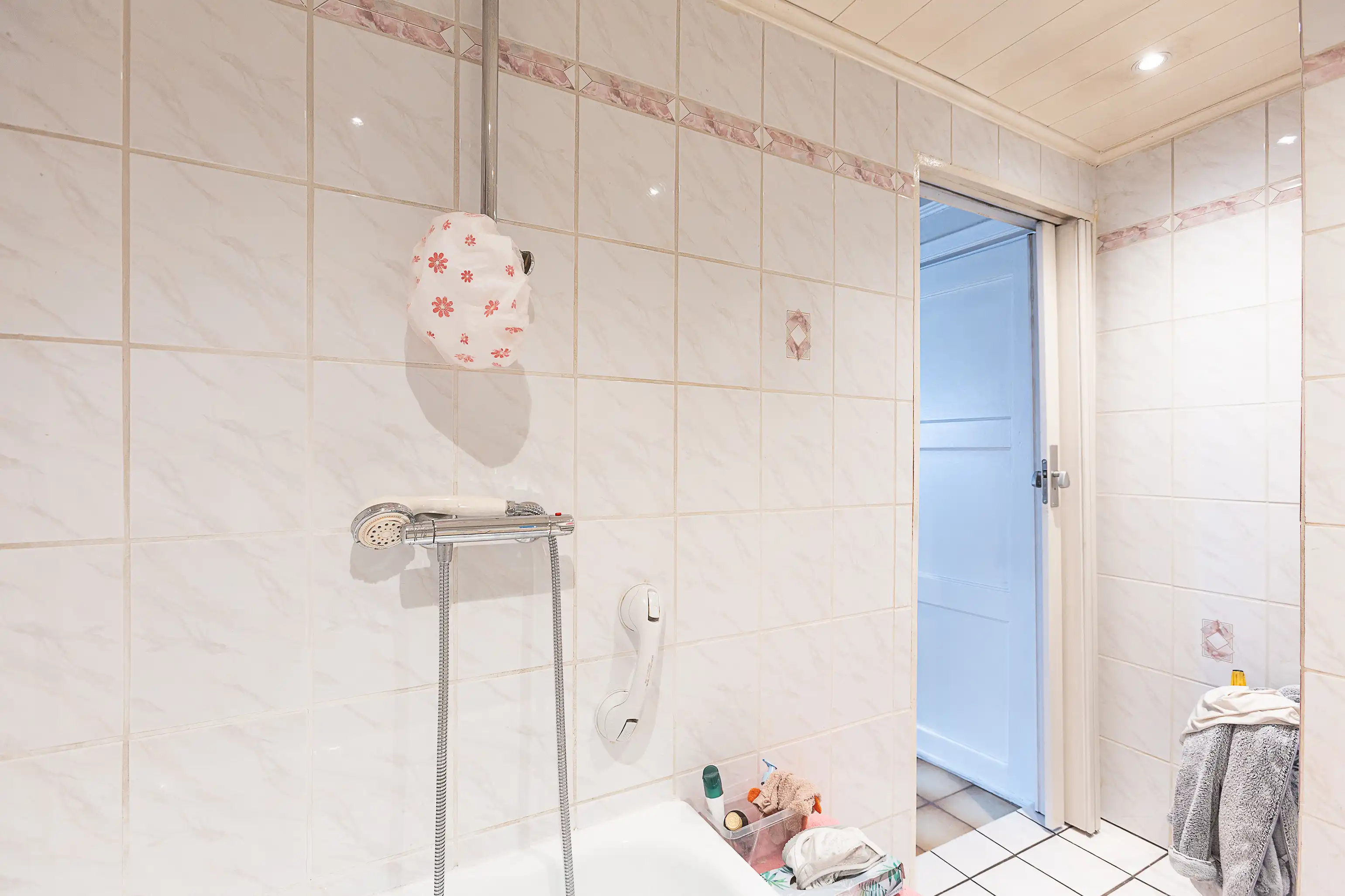 Te renoveren woning met prachtige tuin aan Drongengoedbos foto 13