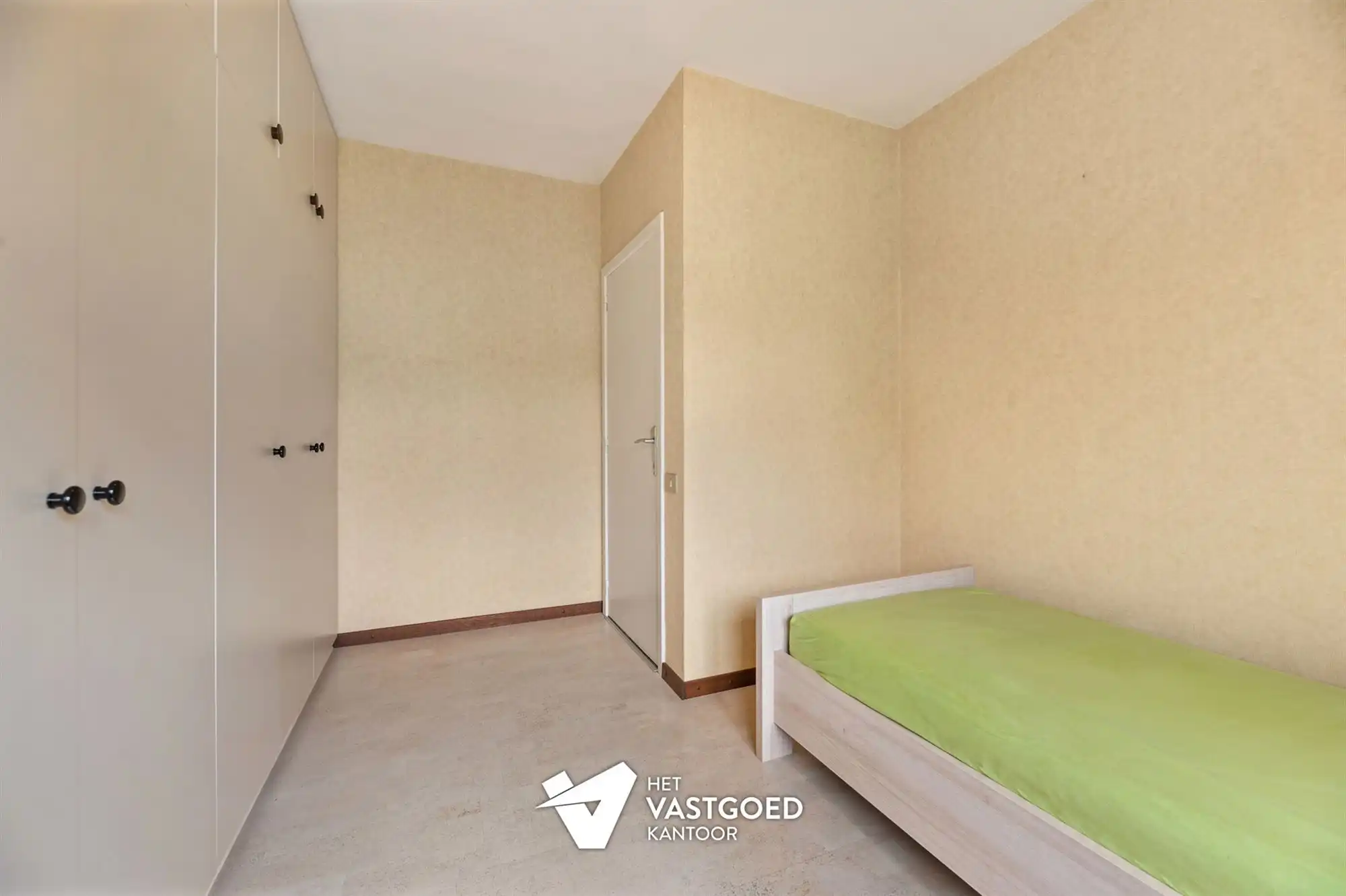 INSTAPKLARE, GELIIJKVLOERSE WONING OP TOP-LIGGING TEGEN NATUURGEBIED IN DOODLOPENDE STRAAT foto 16