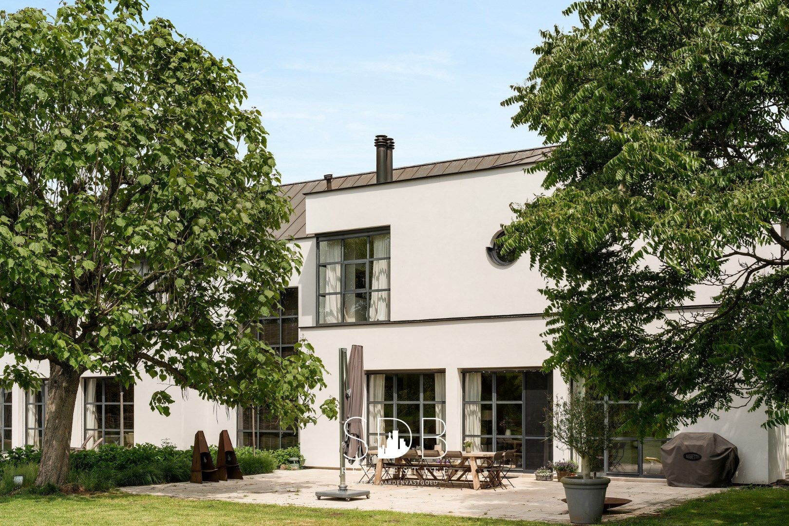 Prachtige villa met hippische accommodatie en graslanden op +/- 23 ha foto 27