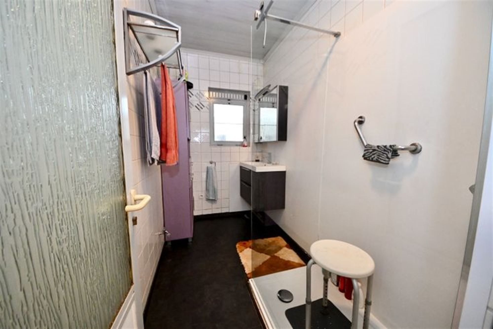 Te renoveren laagbouw met 3 slaapkamers, tuin en garage.  foto 17