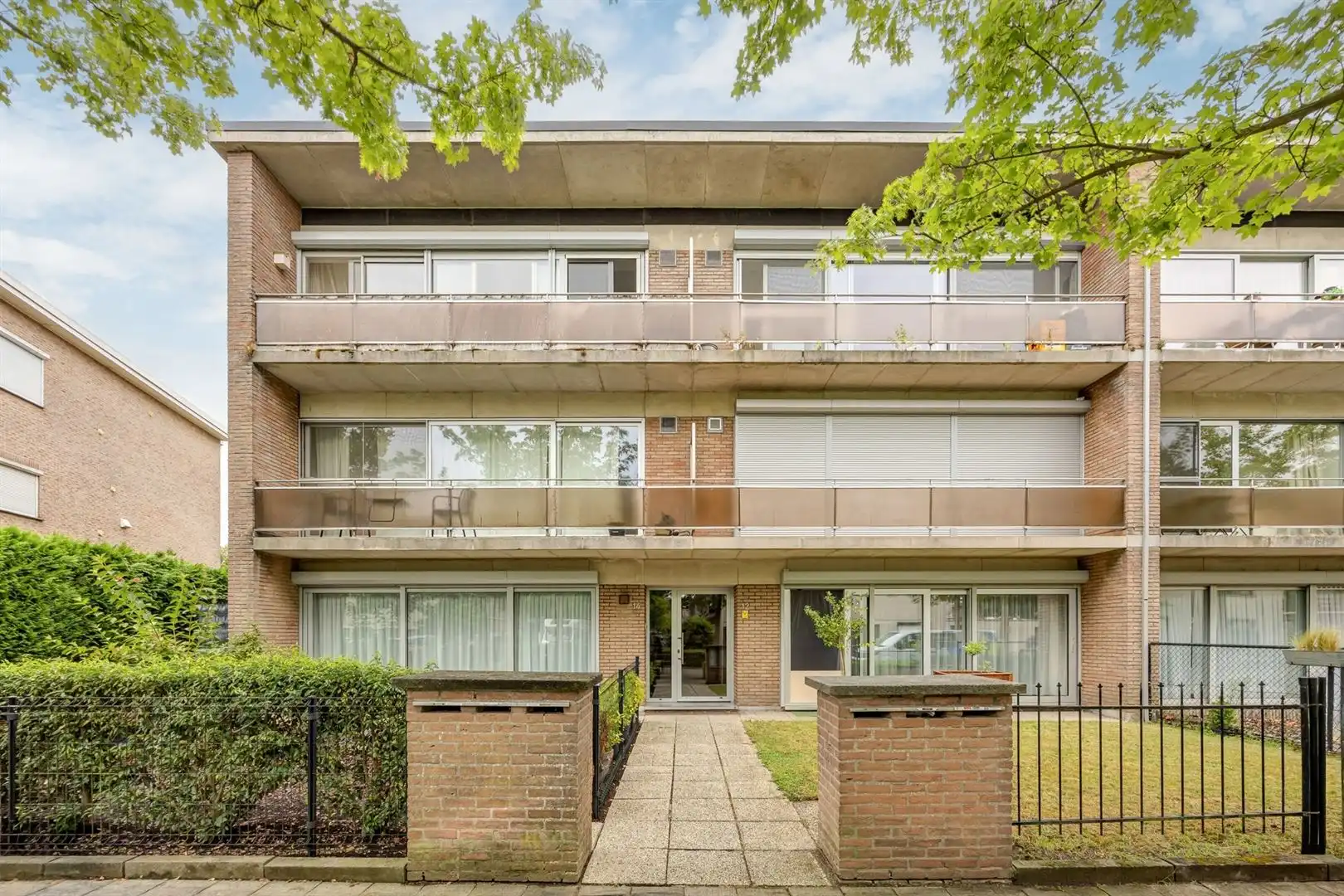 Ruim wonen in het groen van Brasschaat foto {{pictureIndex}}
