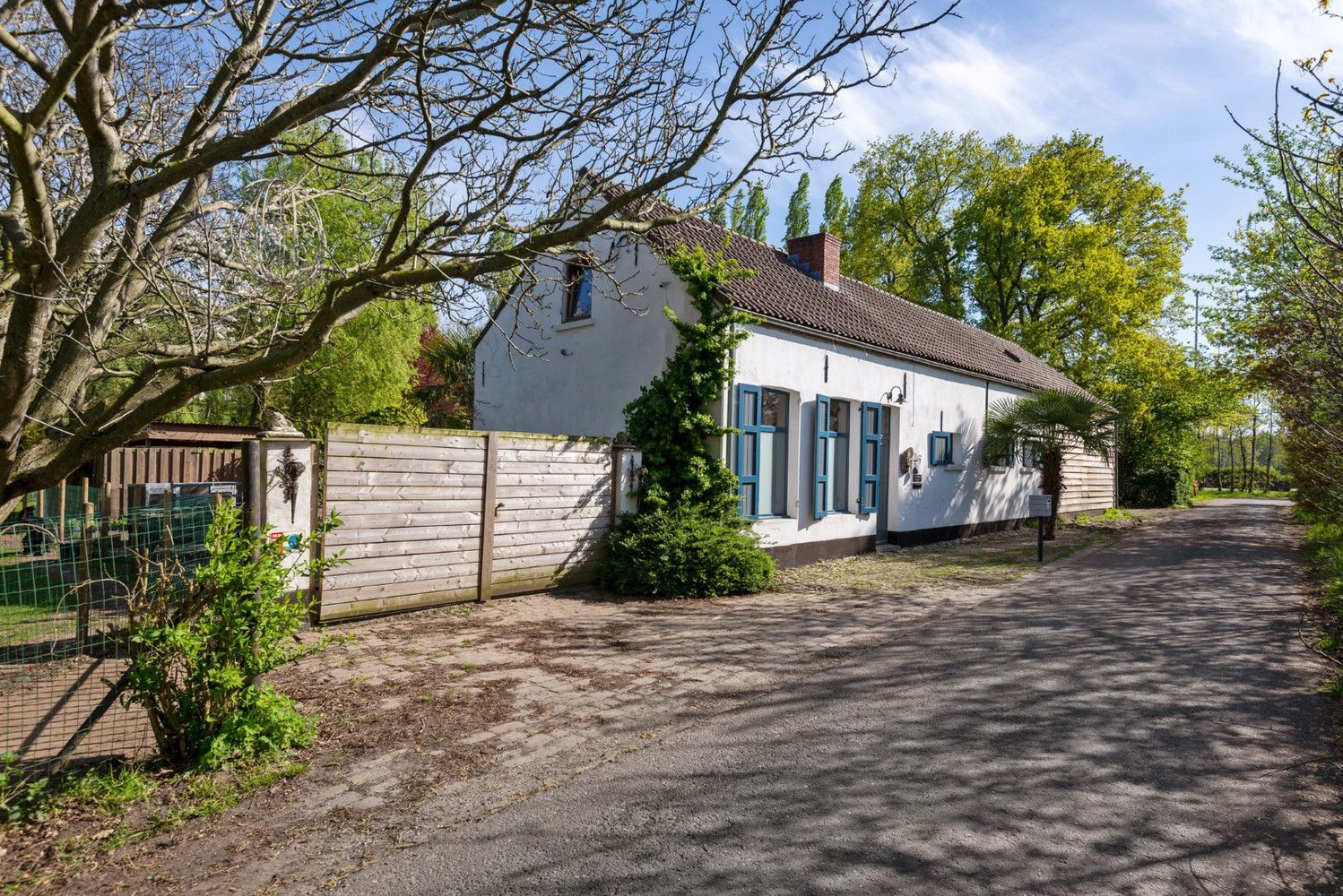 CHARMANTE HOEVE OP PERCEEL VAN 5.808 m²! foto 2