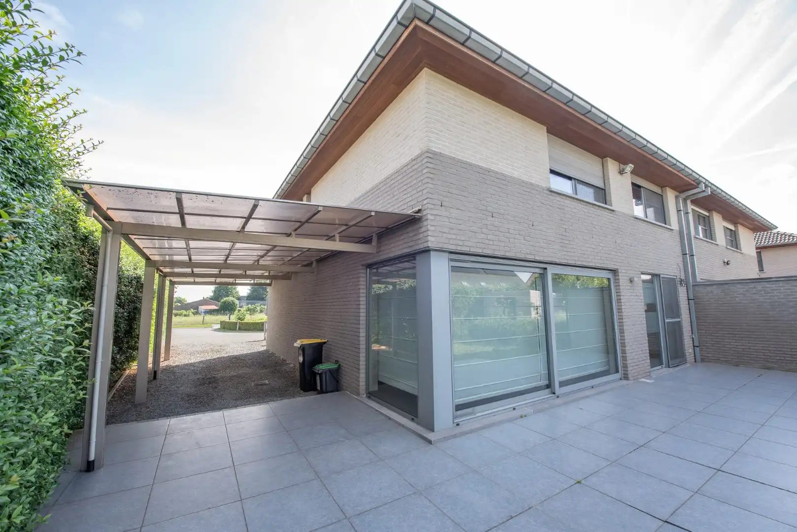 Rustig gelegen, ruime woning met 3 slaapkamers te Oeselgem! foto 2