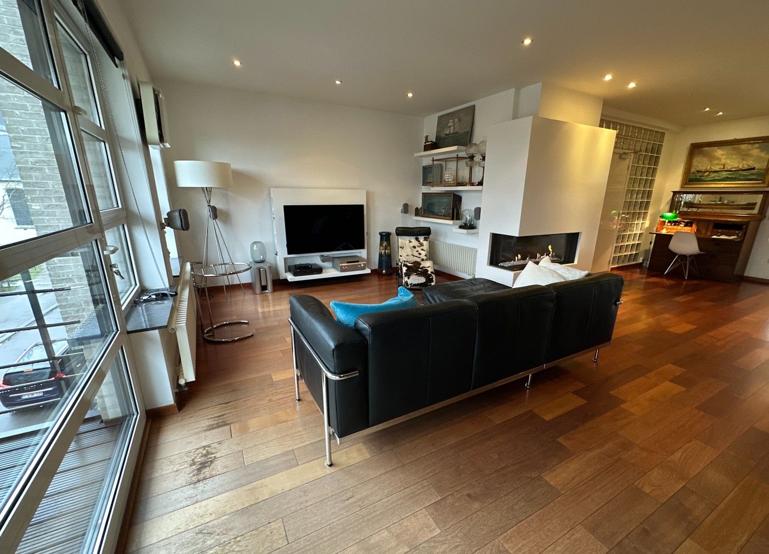 Uniek 4-slaapkamer appartement aan het Kerkplein foto 3