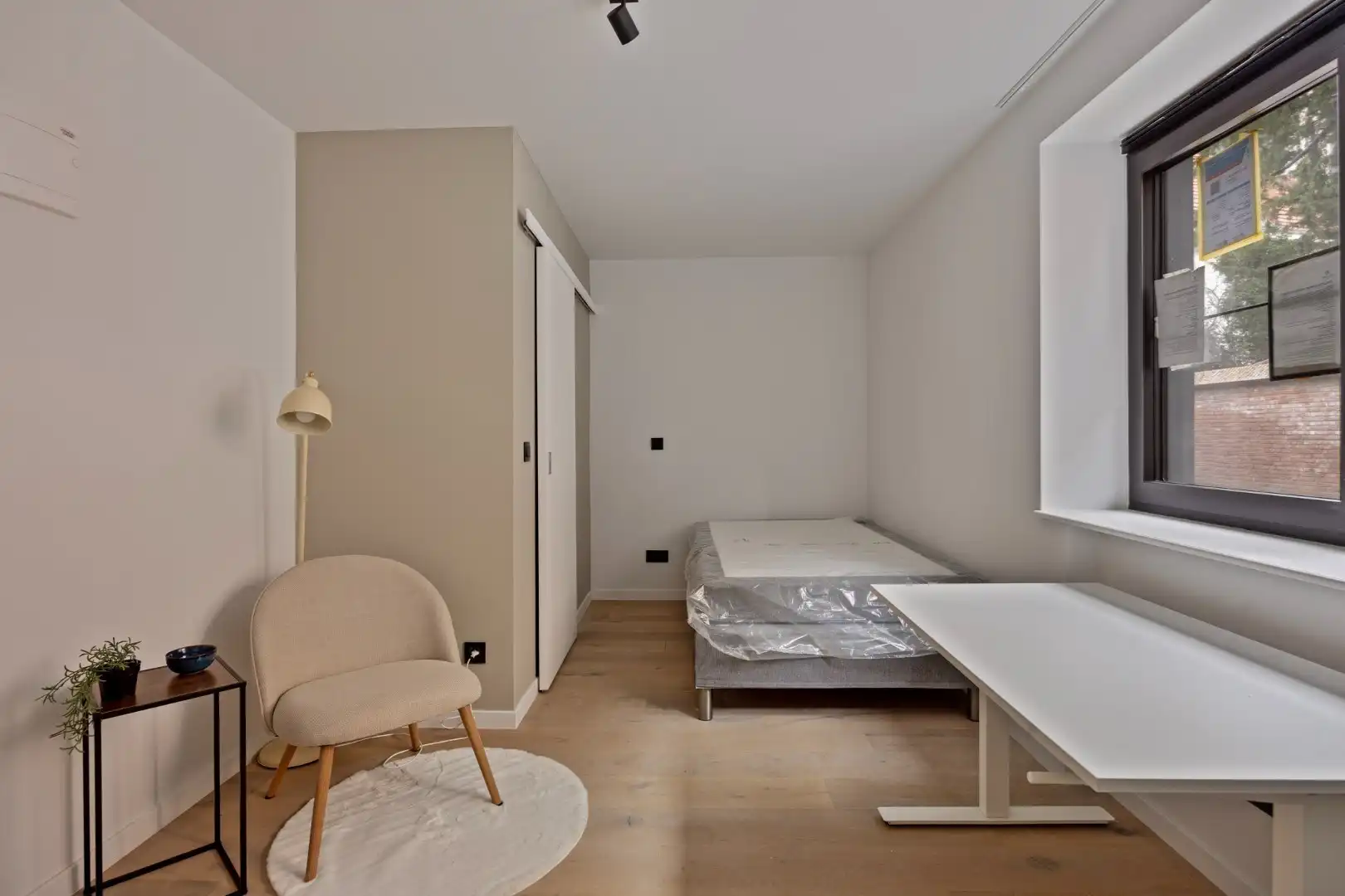 Volledig gerenoveerde en gemeubelde studentenkamers met privé-sanitair.  foto 9