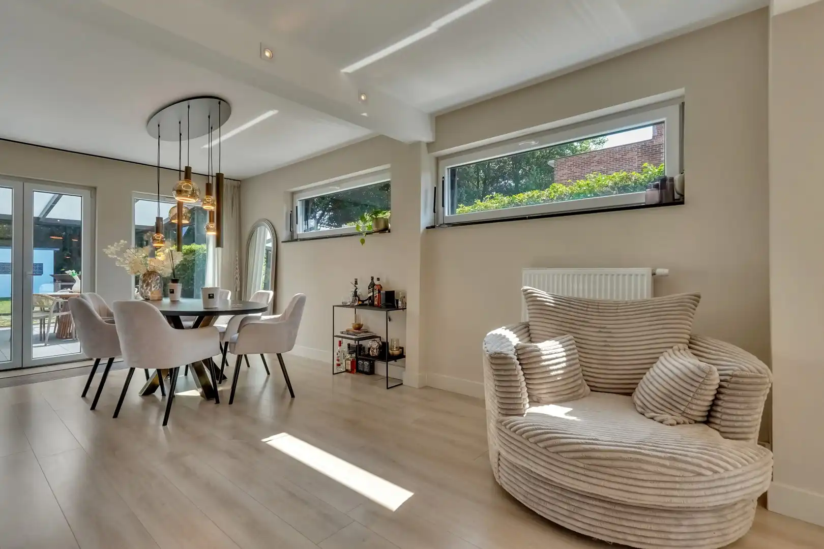 INSTAPKLARE GEZINSWONING MET ZWEMBAD, SAUNA EN RUIME TUIN OP TOPLOCATIE IN LANAKEN foto 9