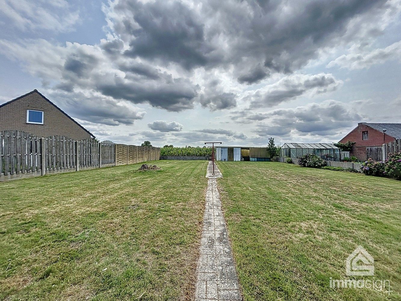 Instapklare gelijkvloerse woning (bungalow) op een perceel van 1079 m² met uitzicht over de velden, vlakbij de grens met Nederland foto 30