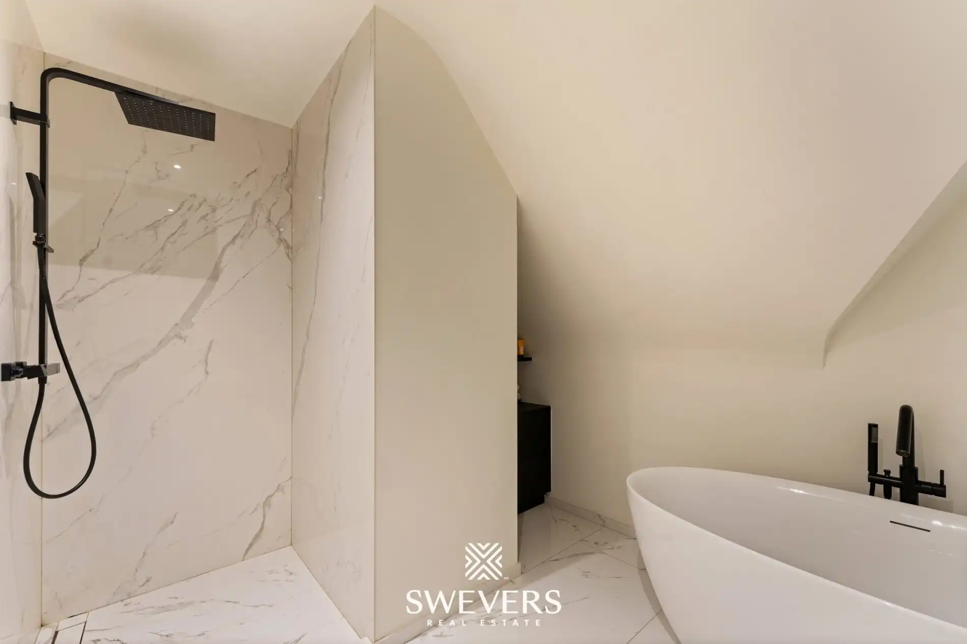 Luxueus villa-appartement in het centrum van Bolderberg foto 26