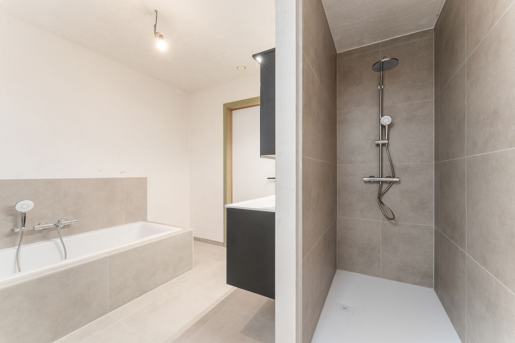 Halfopen nieuwbouwwoning foto 7