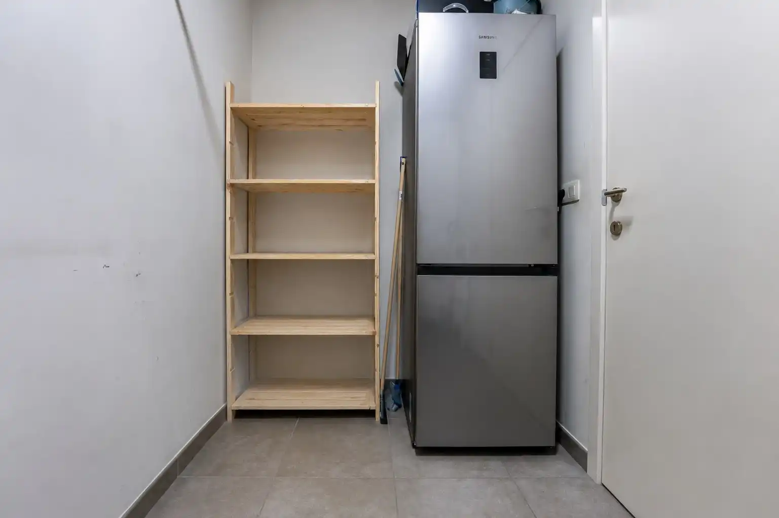 Ruim appartement net buiten Beringen-centrum met uitzicht rondom foto 17