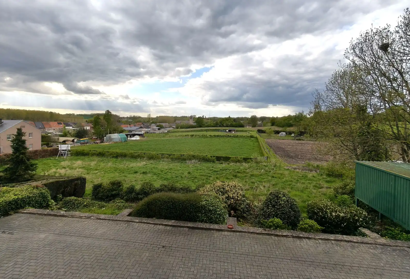 GELIJKVLOERS APPARTEMENT MET GARAGE foto 10