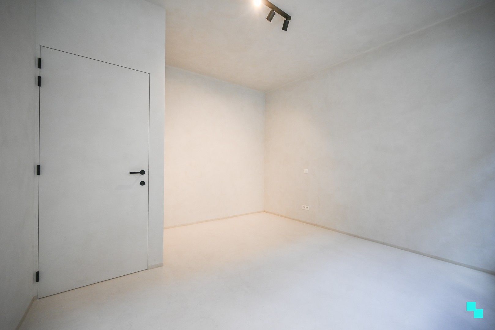 Stijlvol gerenoveerd appartement in hartje Kortrijk foto 15