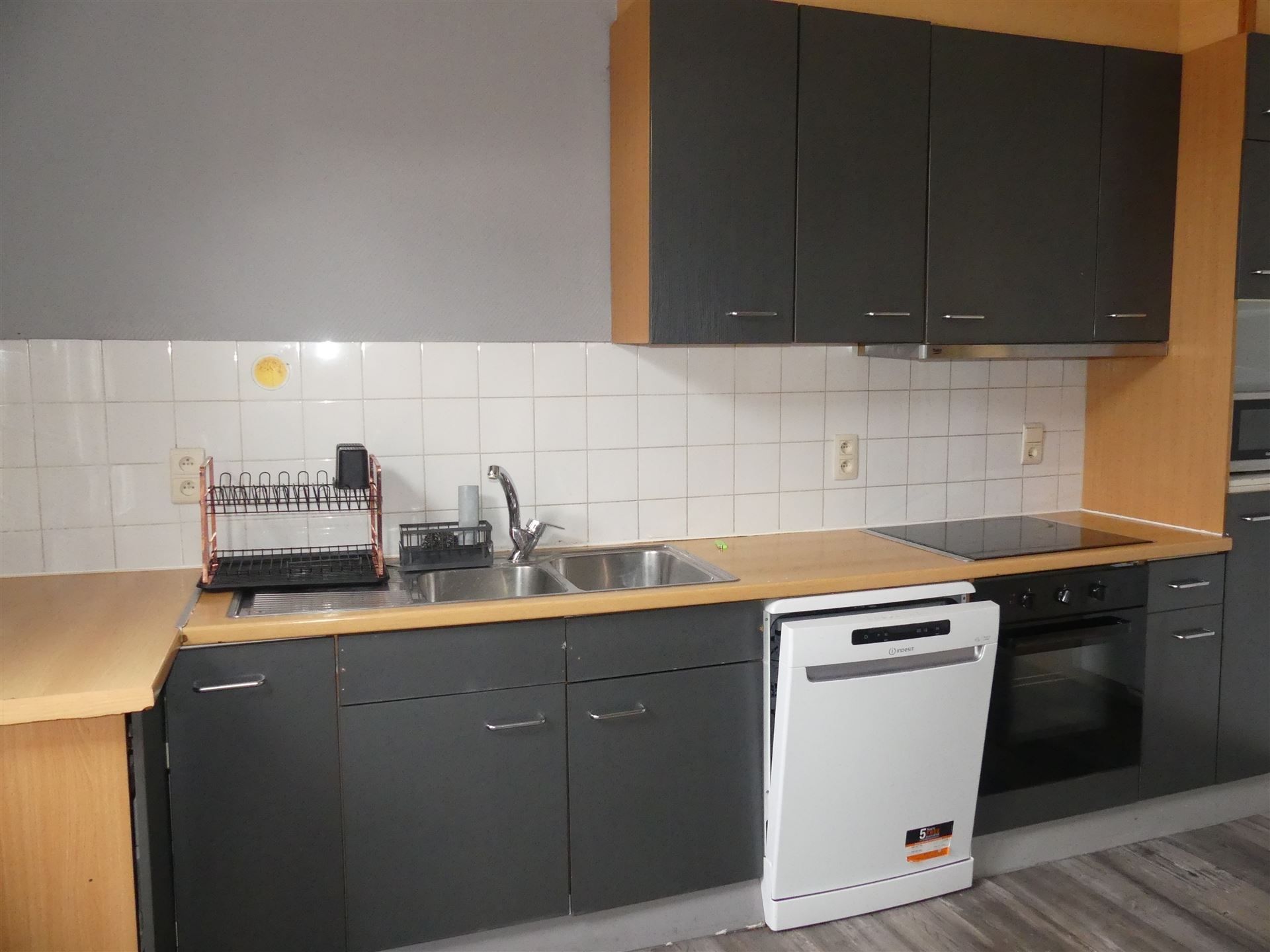 Opbrengstwoning bestaande uit 2 appartementen! foto 4
