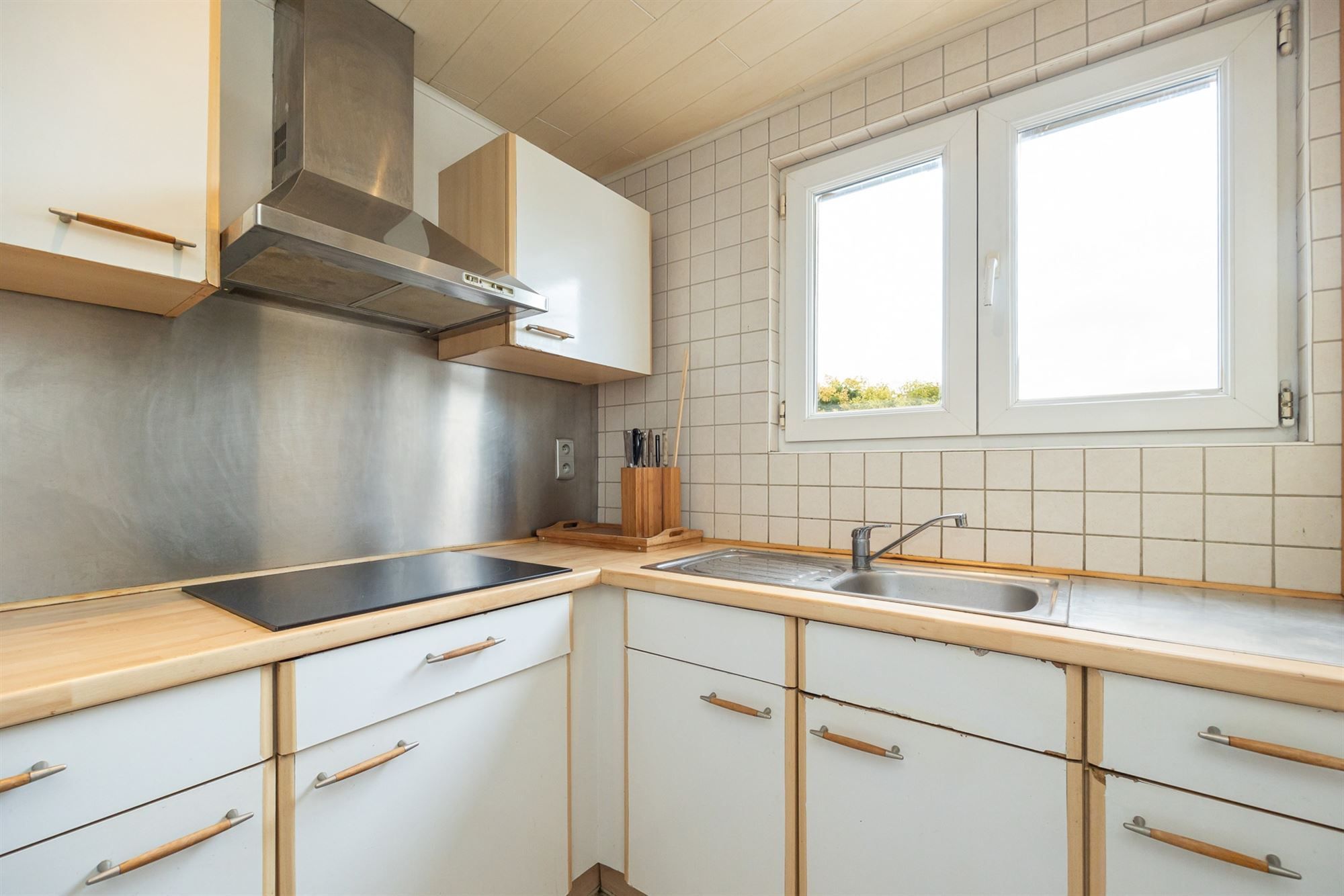 Woning met garage/ruime opslagplaats foto 7