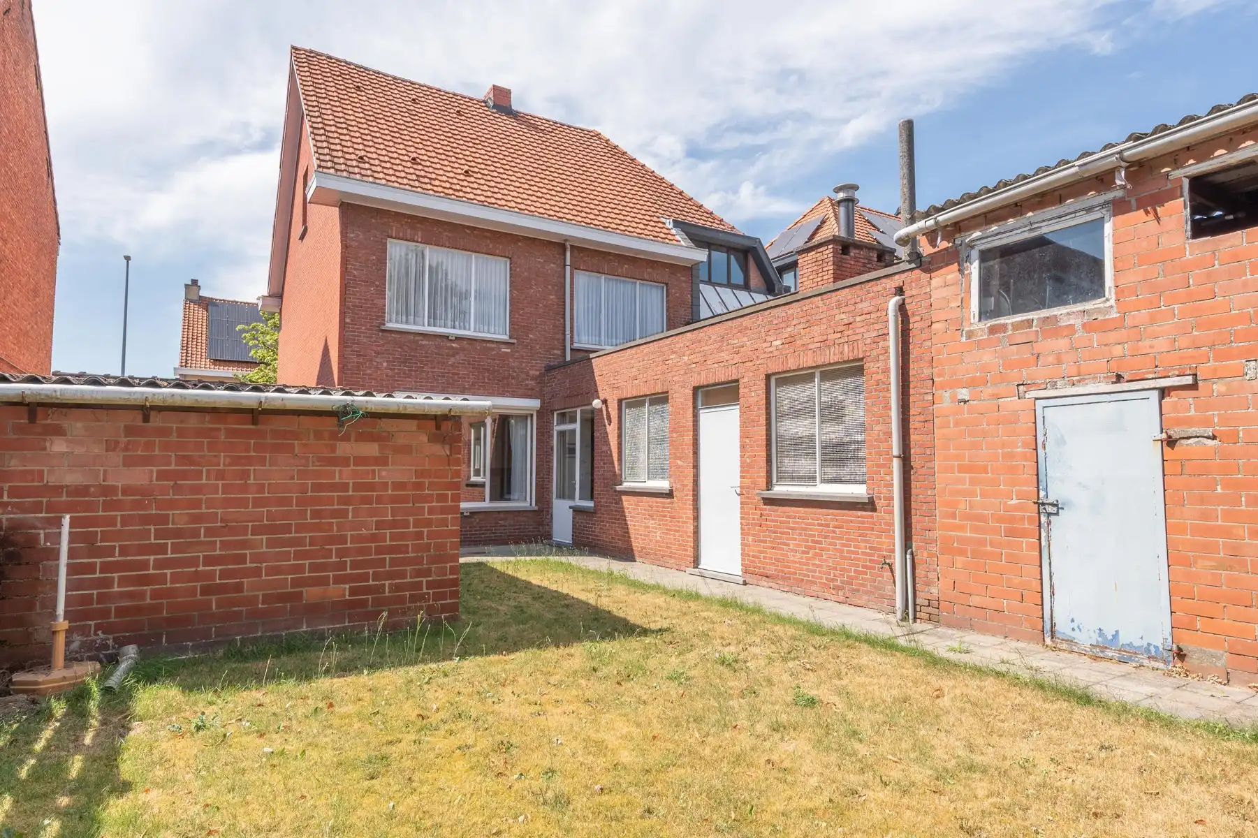 Karaktervolle te renoveren halfopen bebouwing op toplocatie foto 23