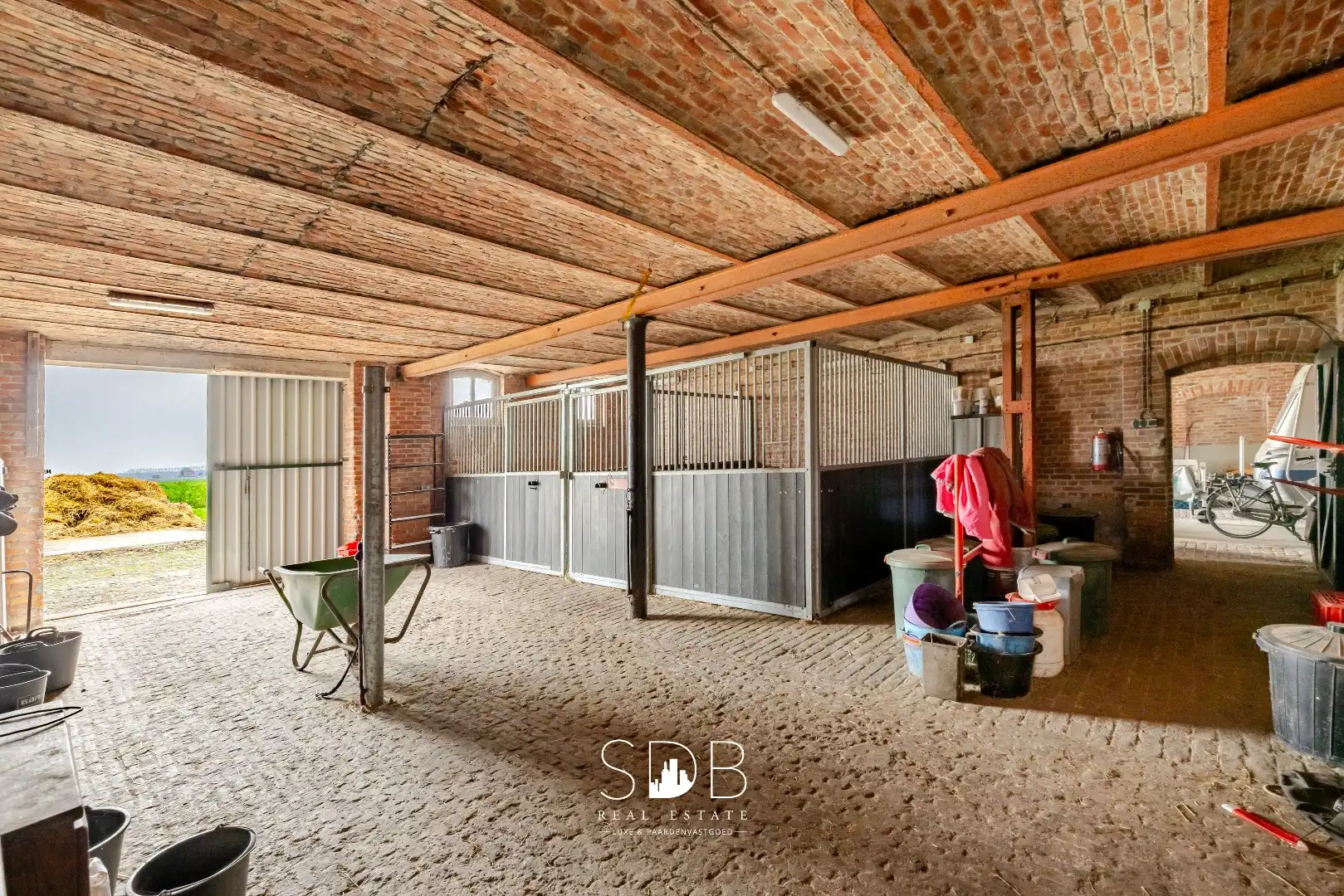 Landelijke woning met authentiek gastenhuis, stalgebouw, graslanden en buitenpiste op 20.285m² foto 29