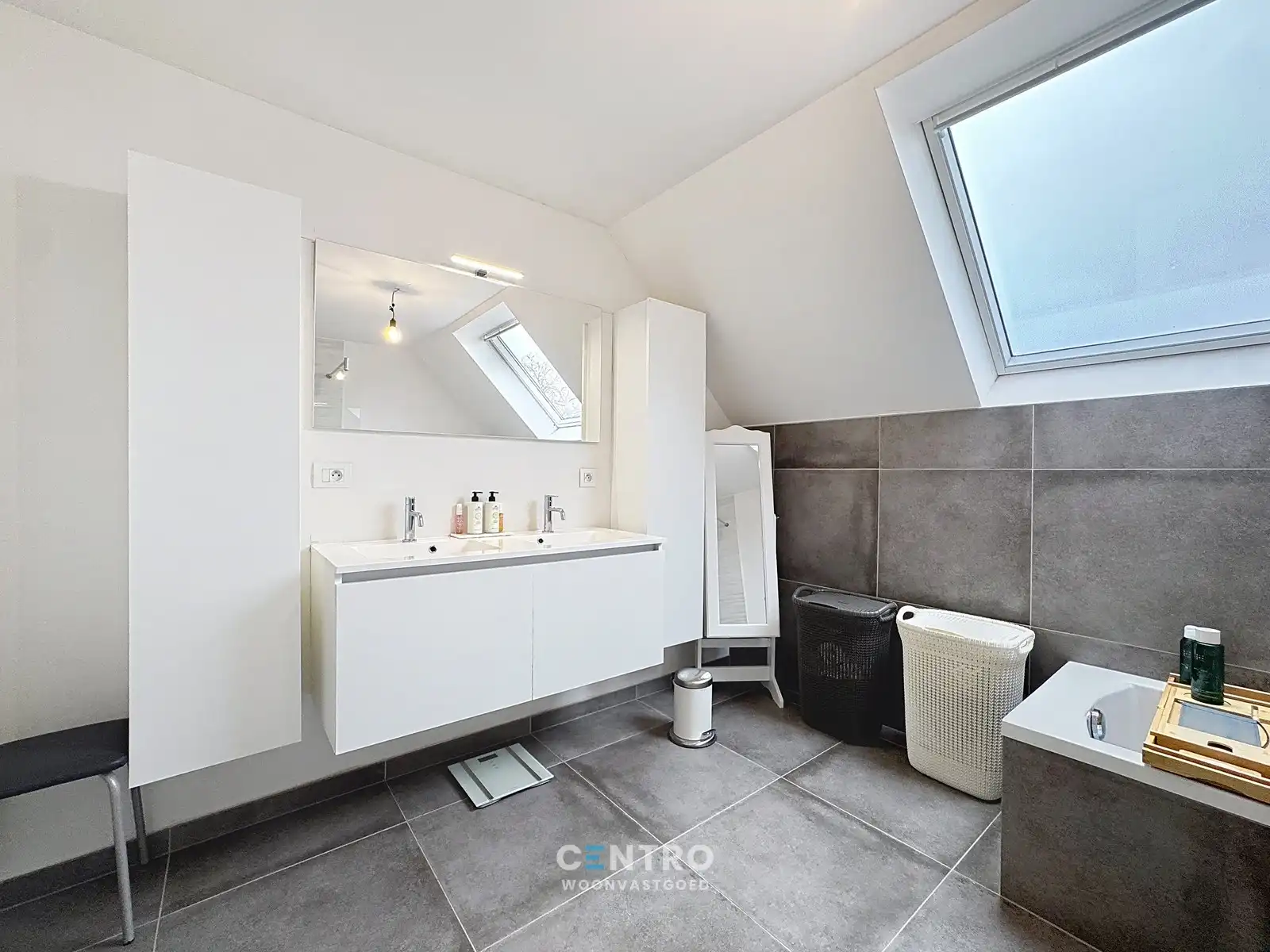 Recente ENERGIEZUINIGE HOB met alle COMFORT met 3 RUIME slpks, garage en LEUKE tuin! foto 12