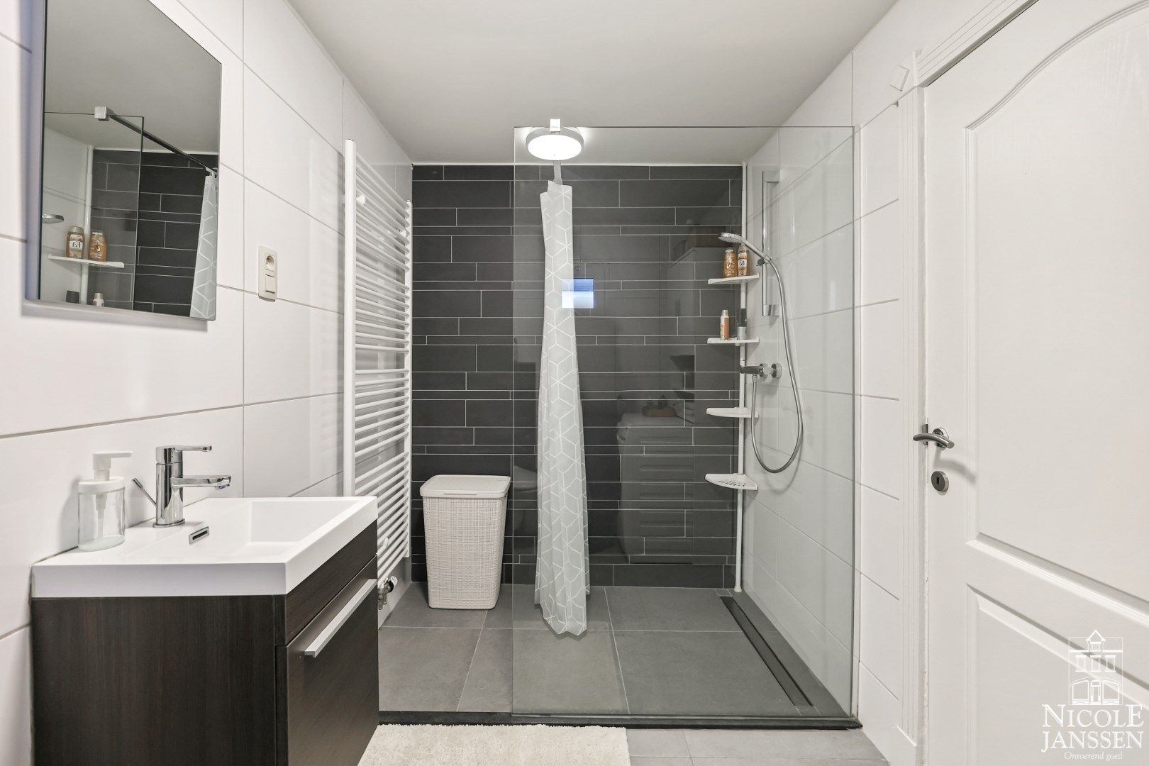 Gerenoveerde gezinswoning  foto 23