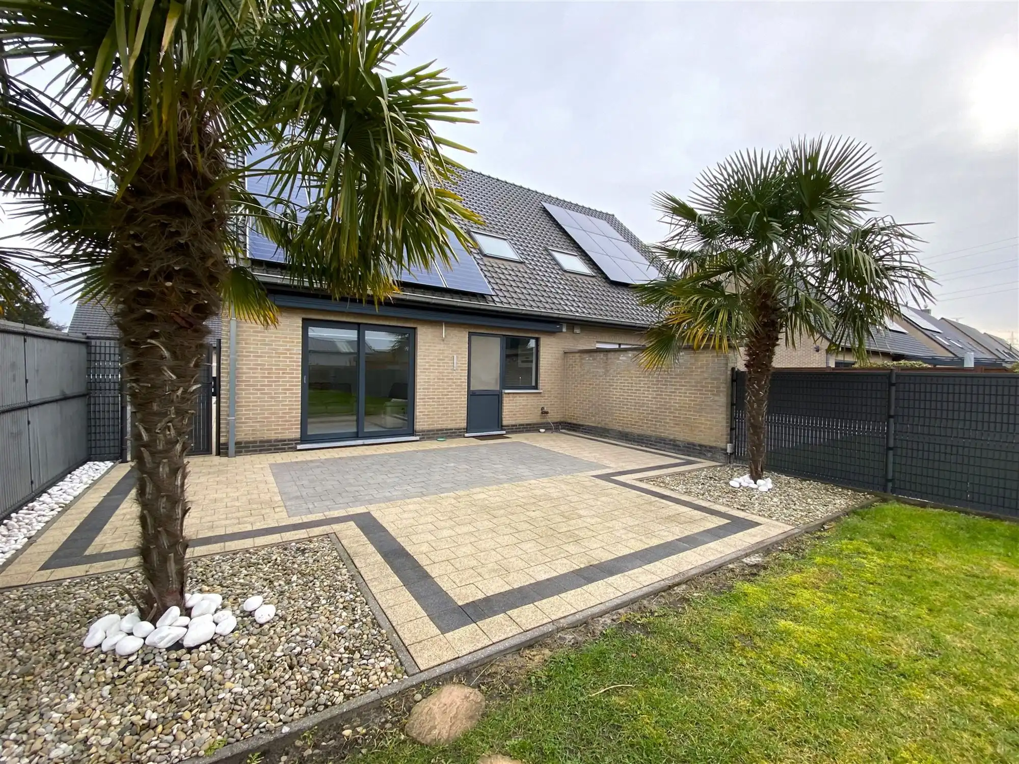 Halfopen bebouwing met grote tuin en veel parkeercomfort  foto 21